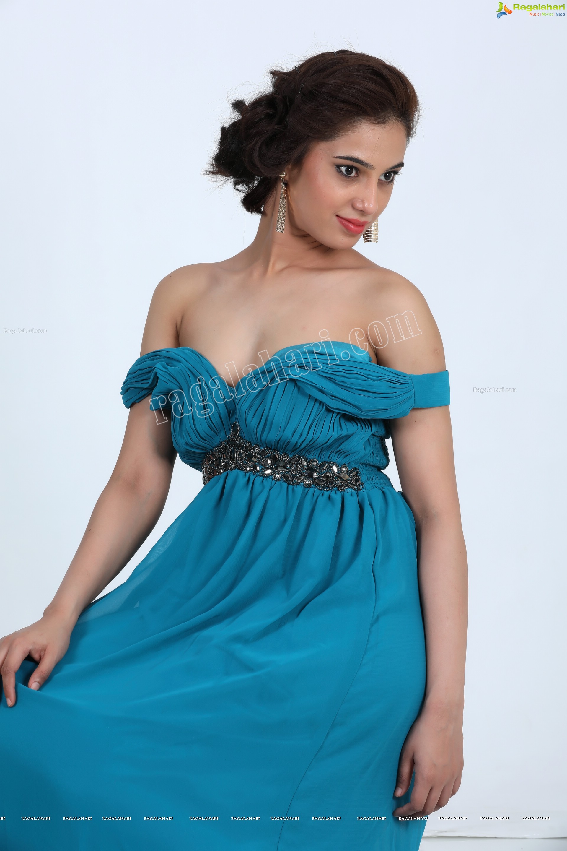 Pooja Desai (Exclusive Photo Shoot) (High Definition Photos)