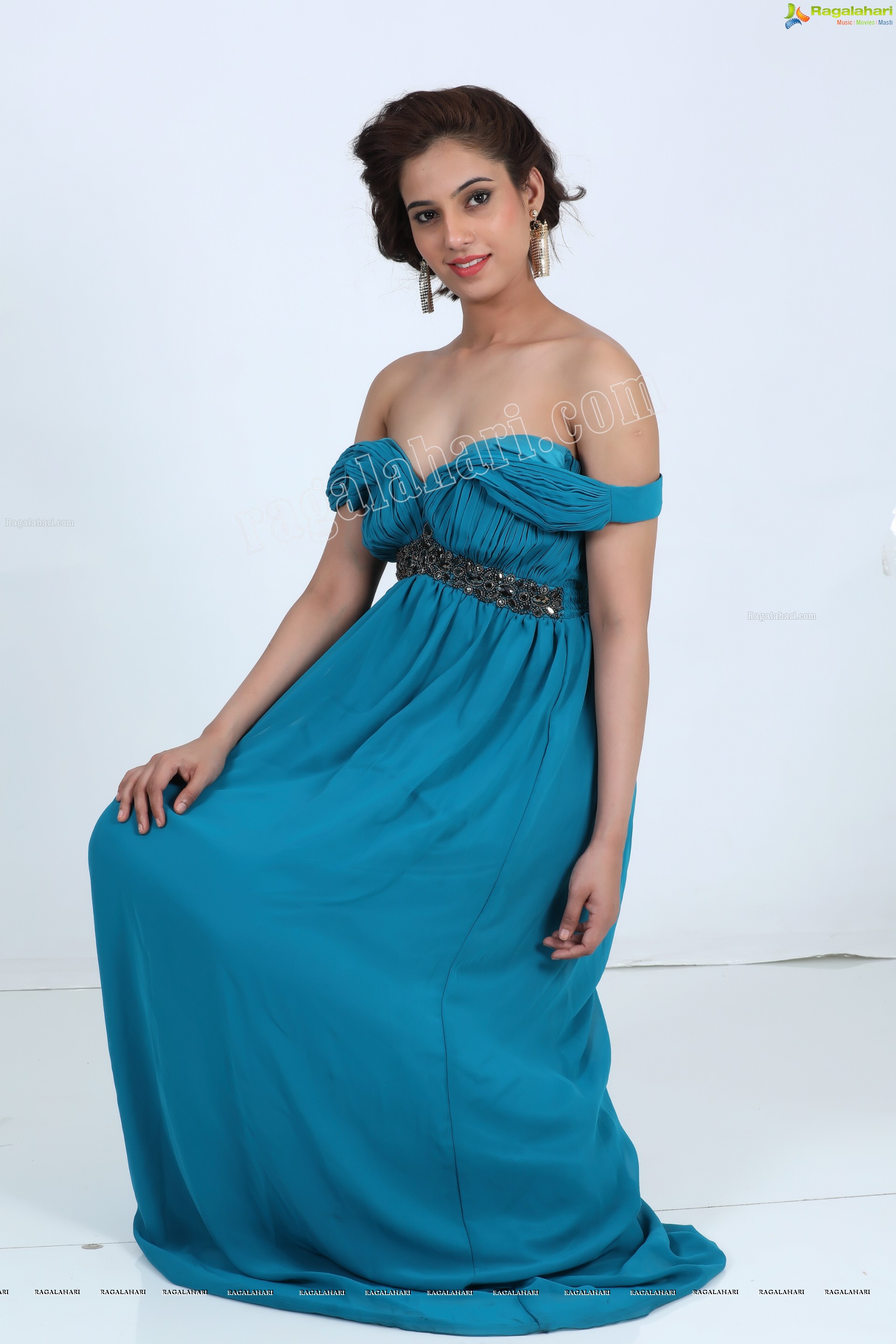 Pooja Desai (Exclusive Photo Shoot) (High Definition Photos)