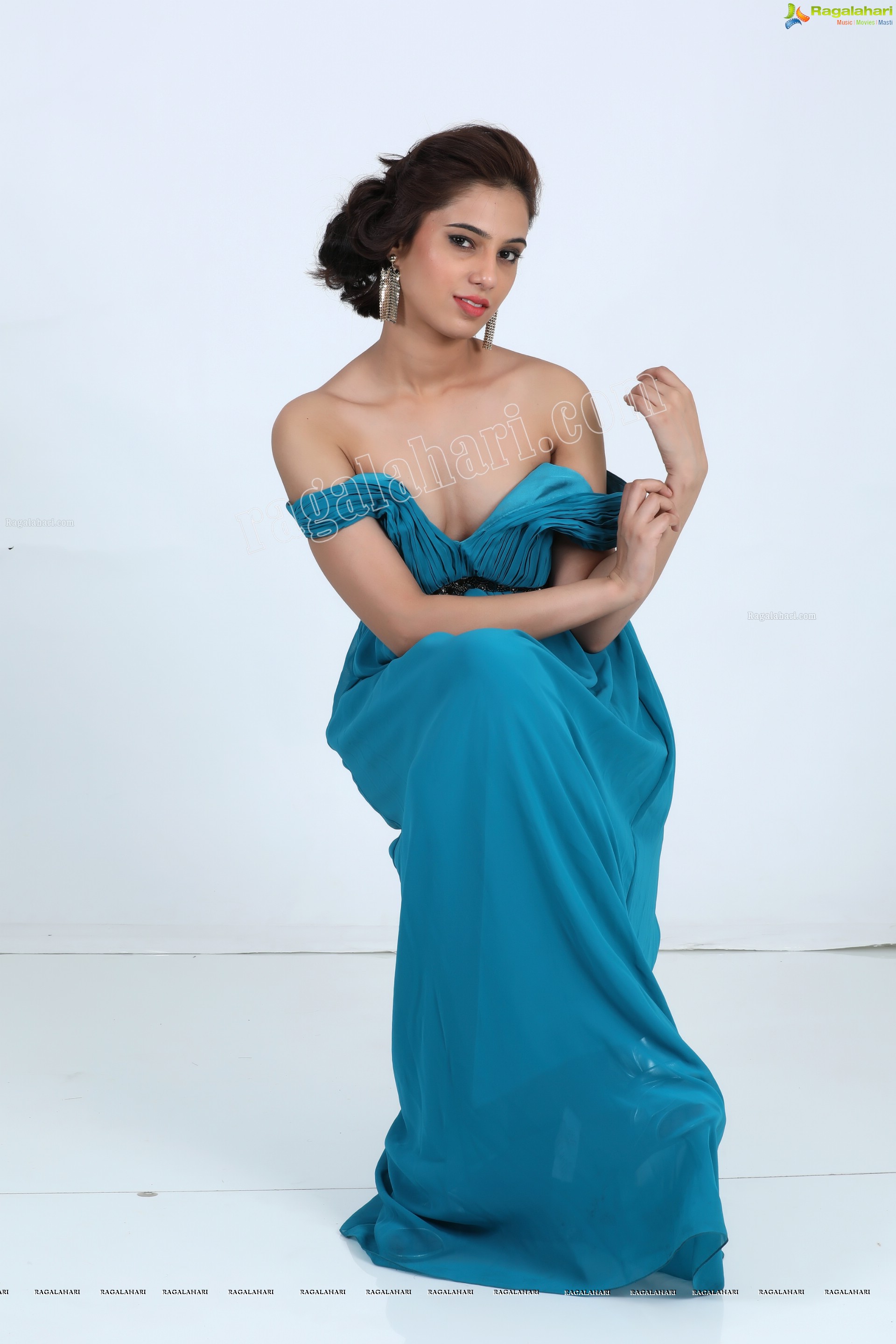 Pooja Desai (Exclusive Photo Shoot) (High Definition Photos)