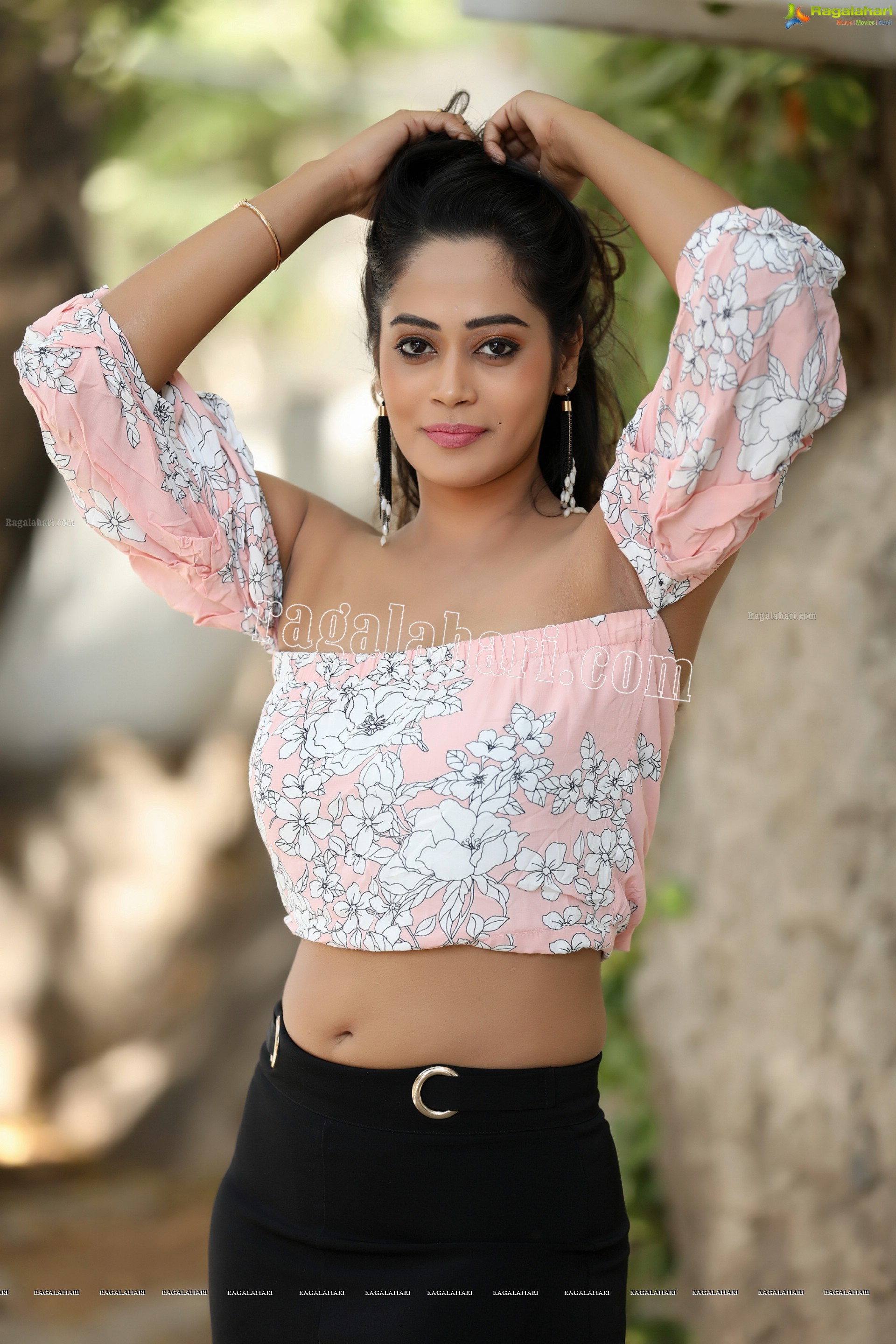 Pooja Chourasiya [Exclusive Photo Shoot] [High Definition Photos]