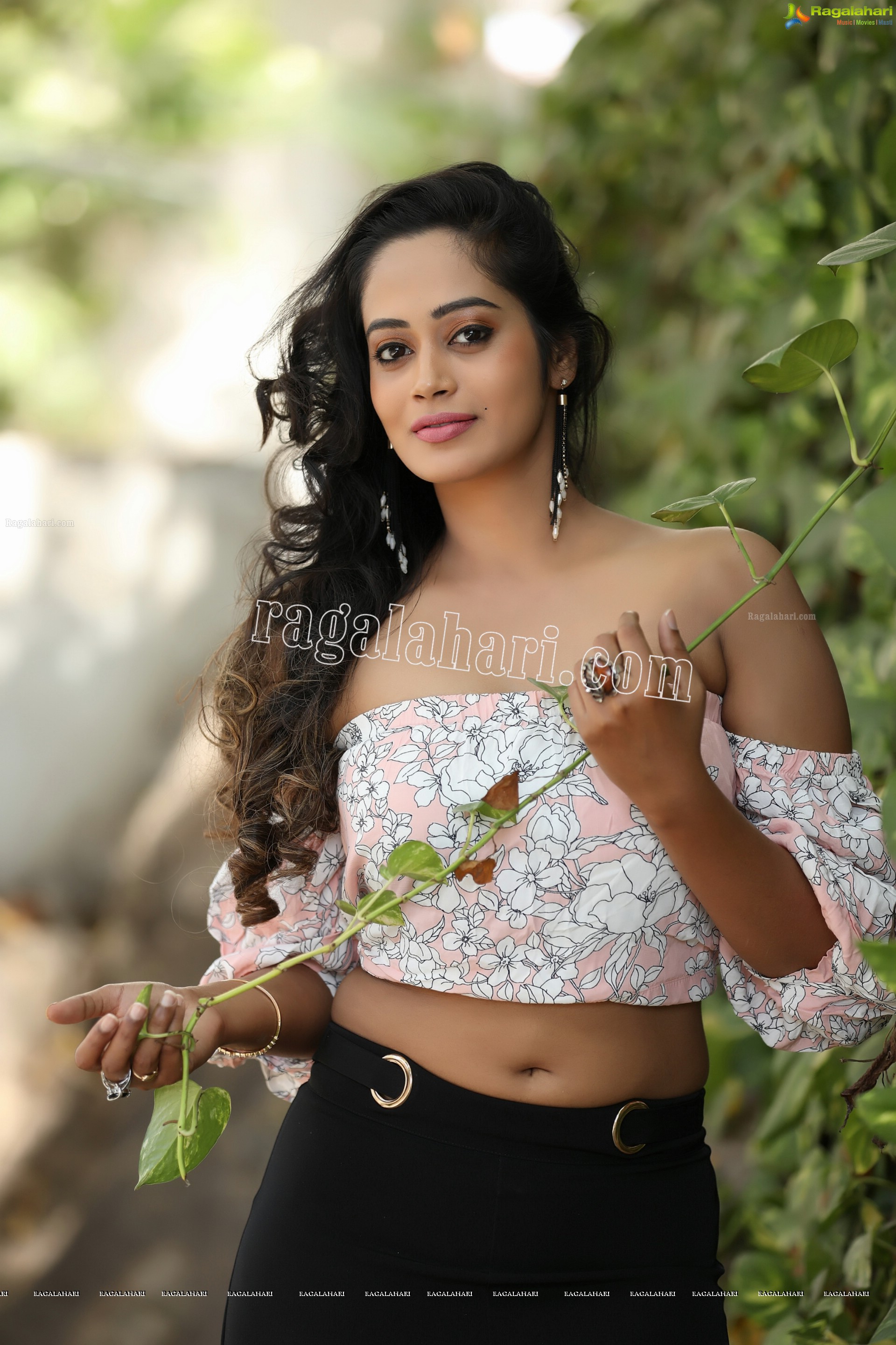 Pooja Chourasiya [Exclusive Photo Shoot] [High Definition Photos]