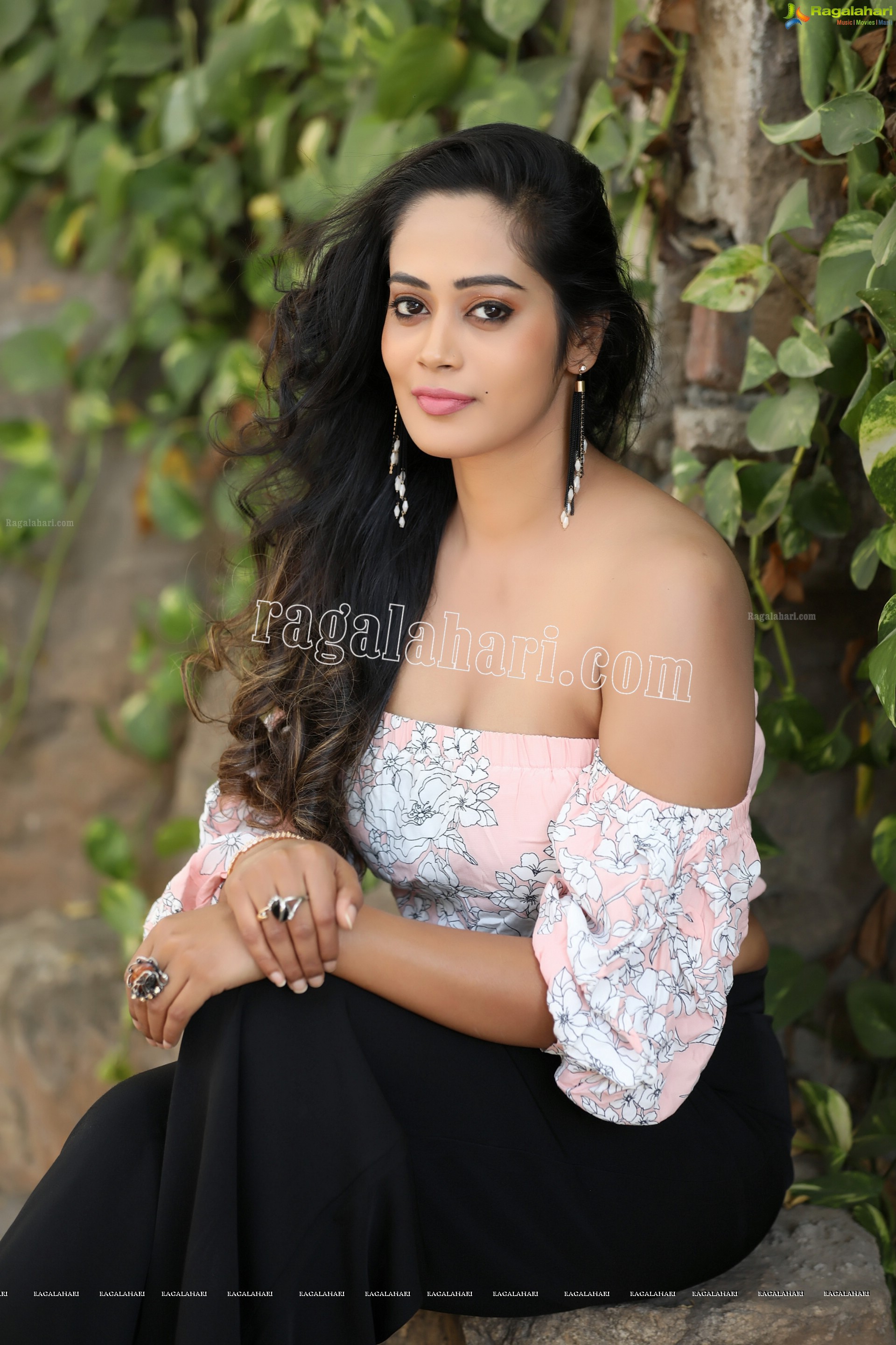 Pooja Chourasiya [Exclusive Photo Shoot] [High Definition Photos]