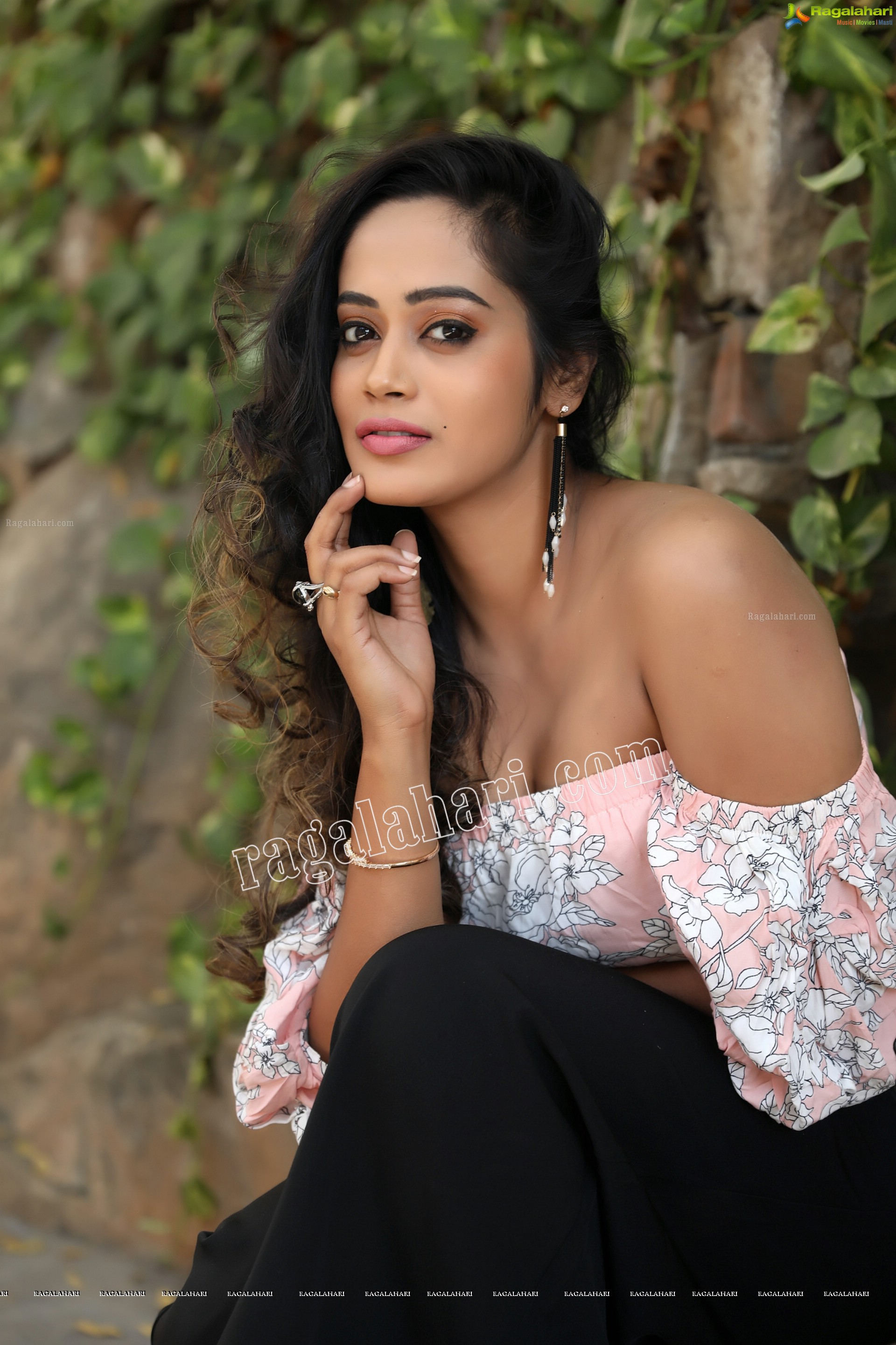 Pooja Chourasiya [Exclusive Photo Shoot] [High Definition Photos]