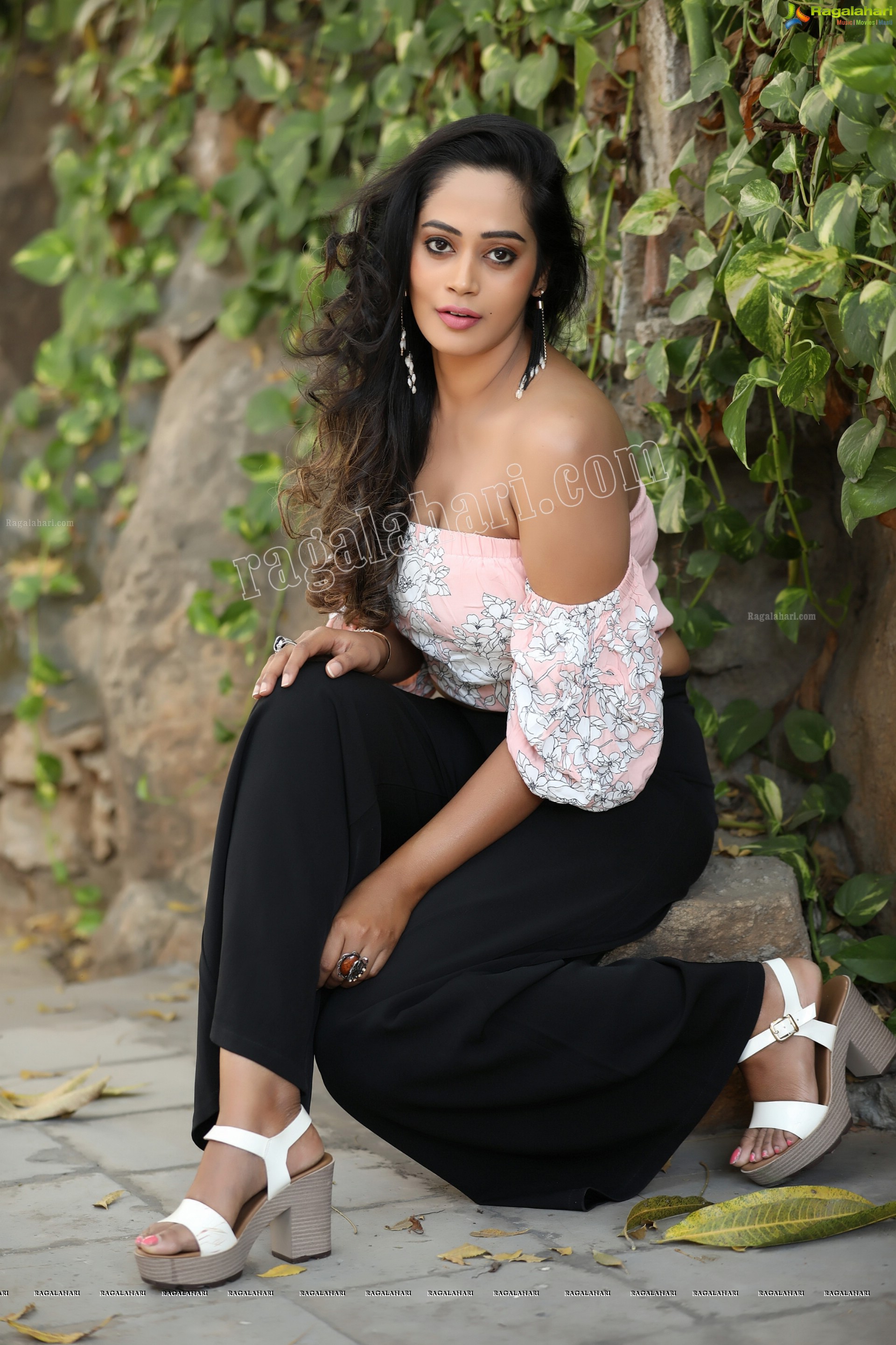 Pooja Chourasiya [Exclusive Photo Shoot] [High Definition Photos]