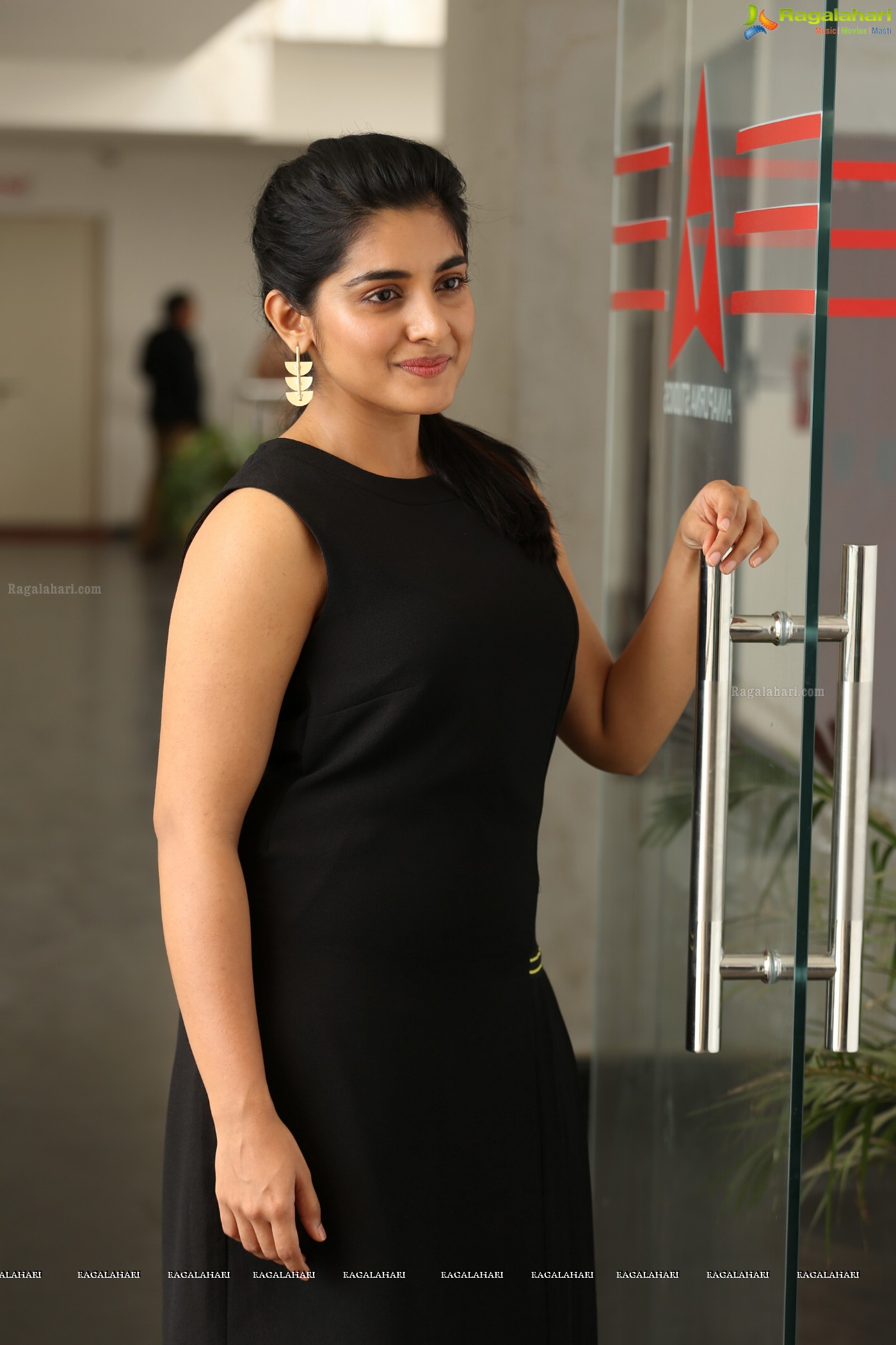 Nivetha Thomas (Hi-Resolution Posters) @ 118 Interview