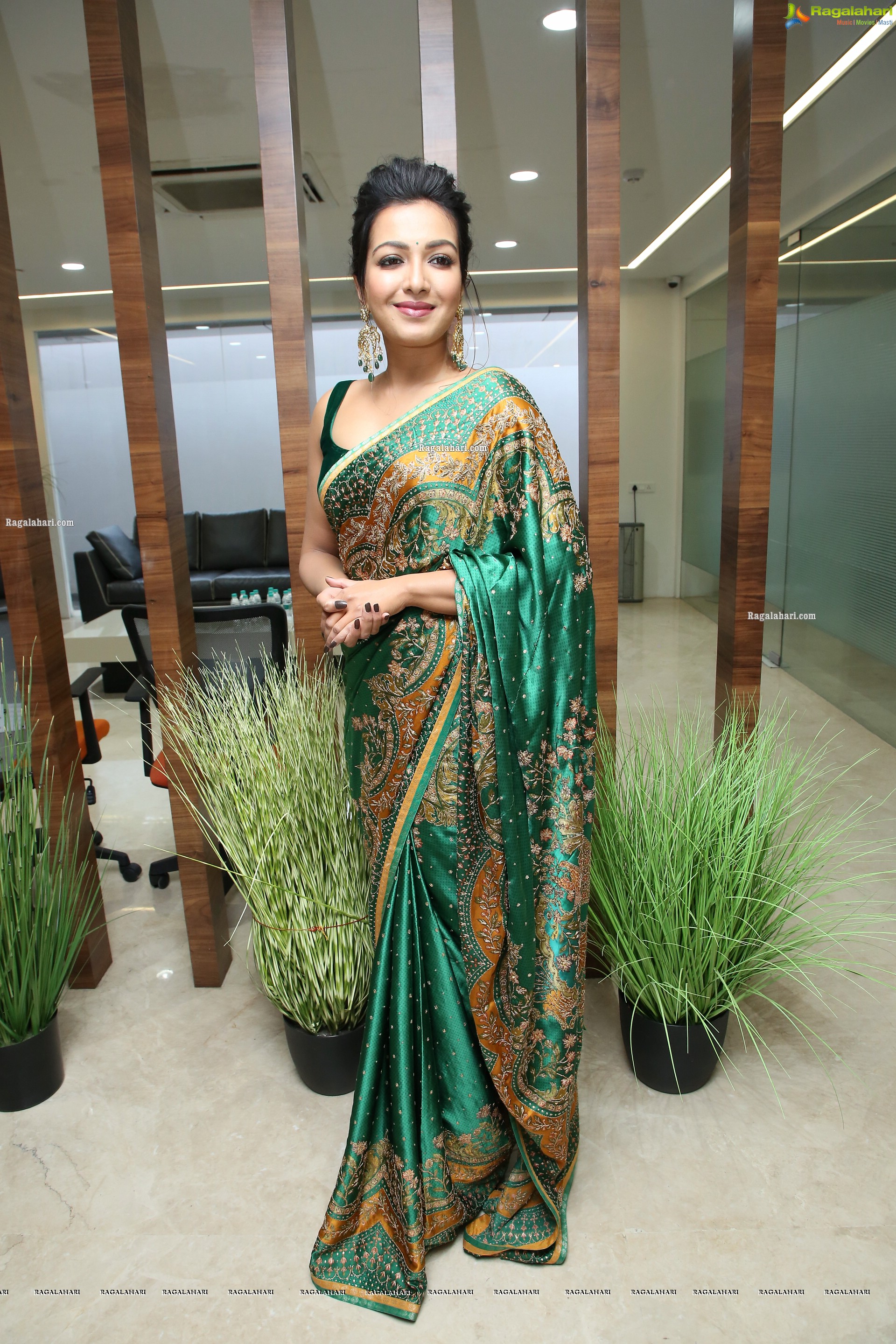 Catherine Tresa at Bazaar Hyderabad Launch at Putlibowli - HD Gallery