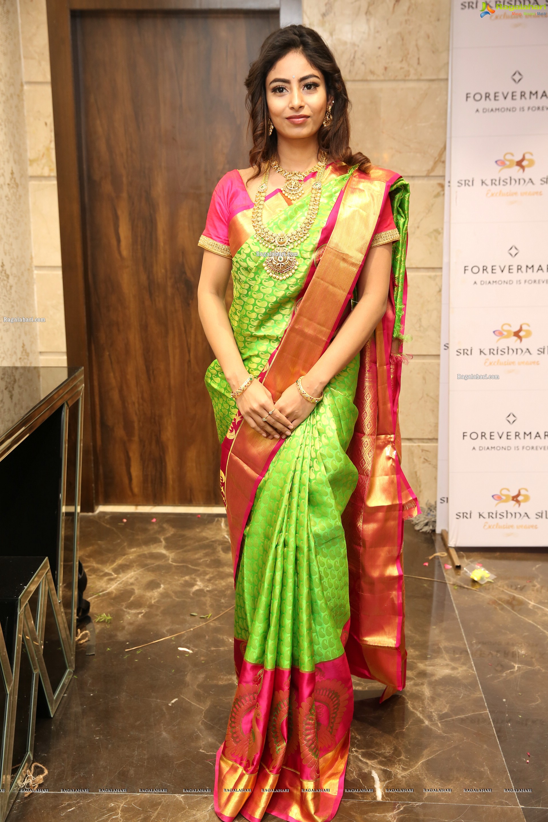 Honey Chowdary at Manepally Jewellers Silverware Section Launch at Its Dilsukhnagar Store - HD Gallery