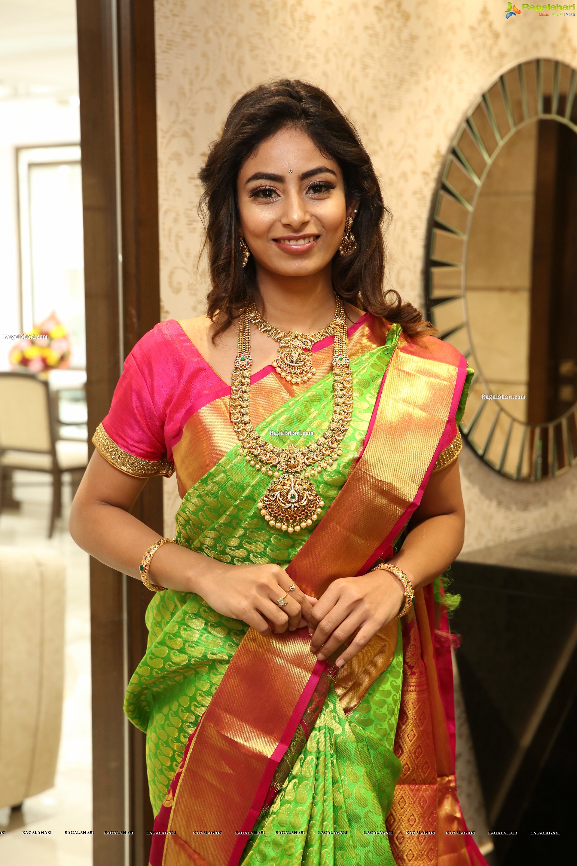 Honey Chowdary at Manepally Jewellers Silverware Section Launch at Its Dilsukhnagar Store - HD Gallery