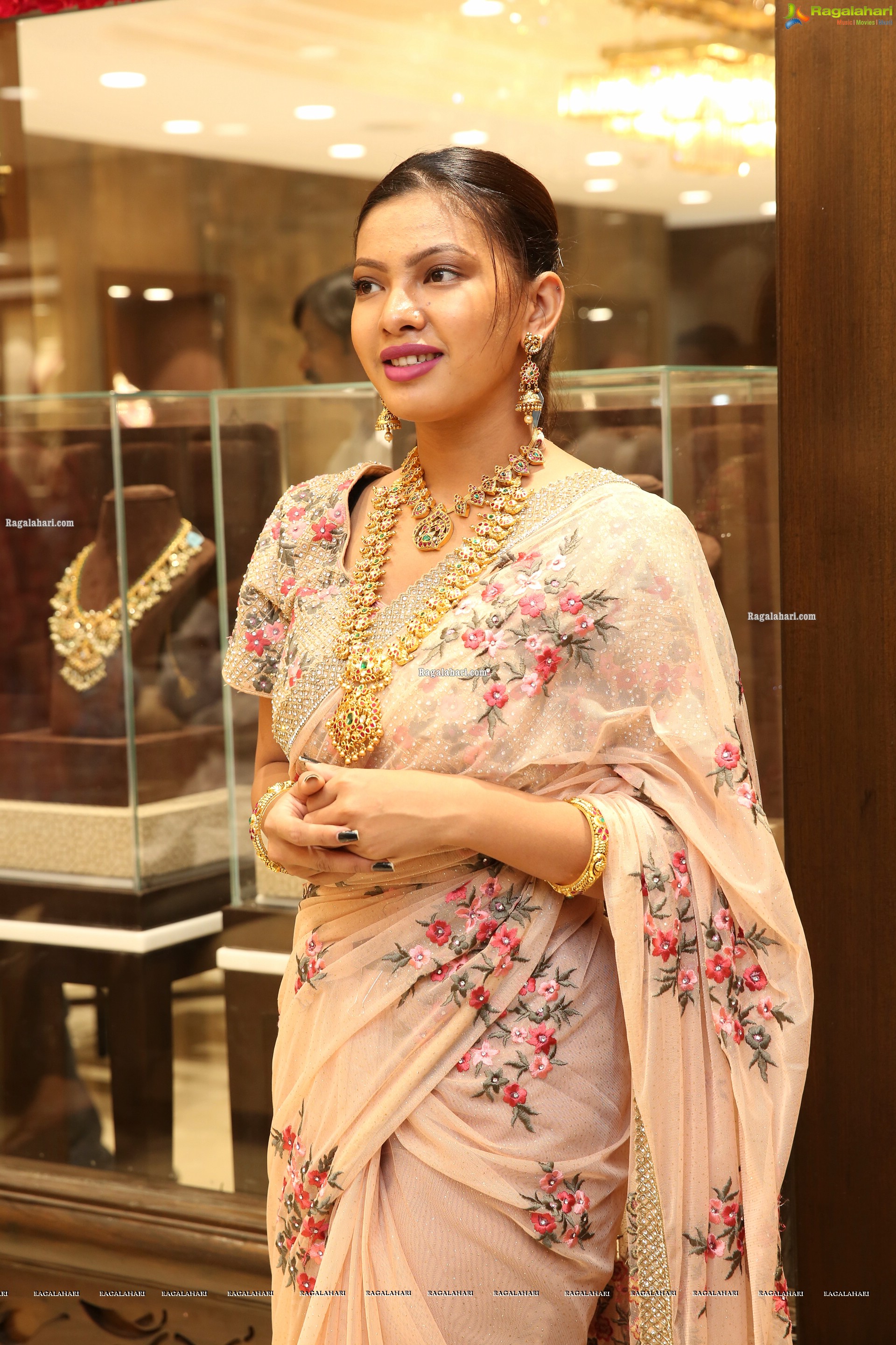 Kavita Mahatho at Manepally Jewellers Silverware Section Launch at Its Dilsukhnagar Store - HD Gallery