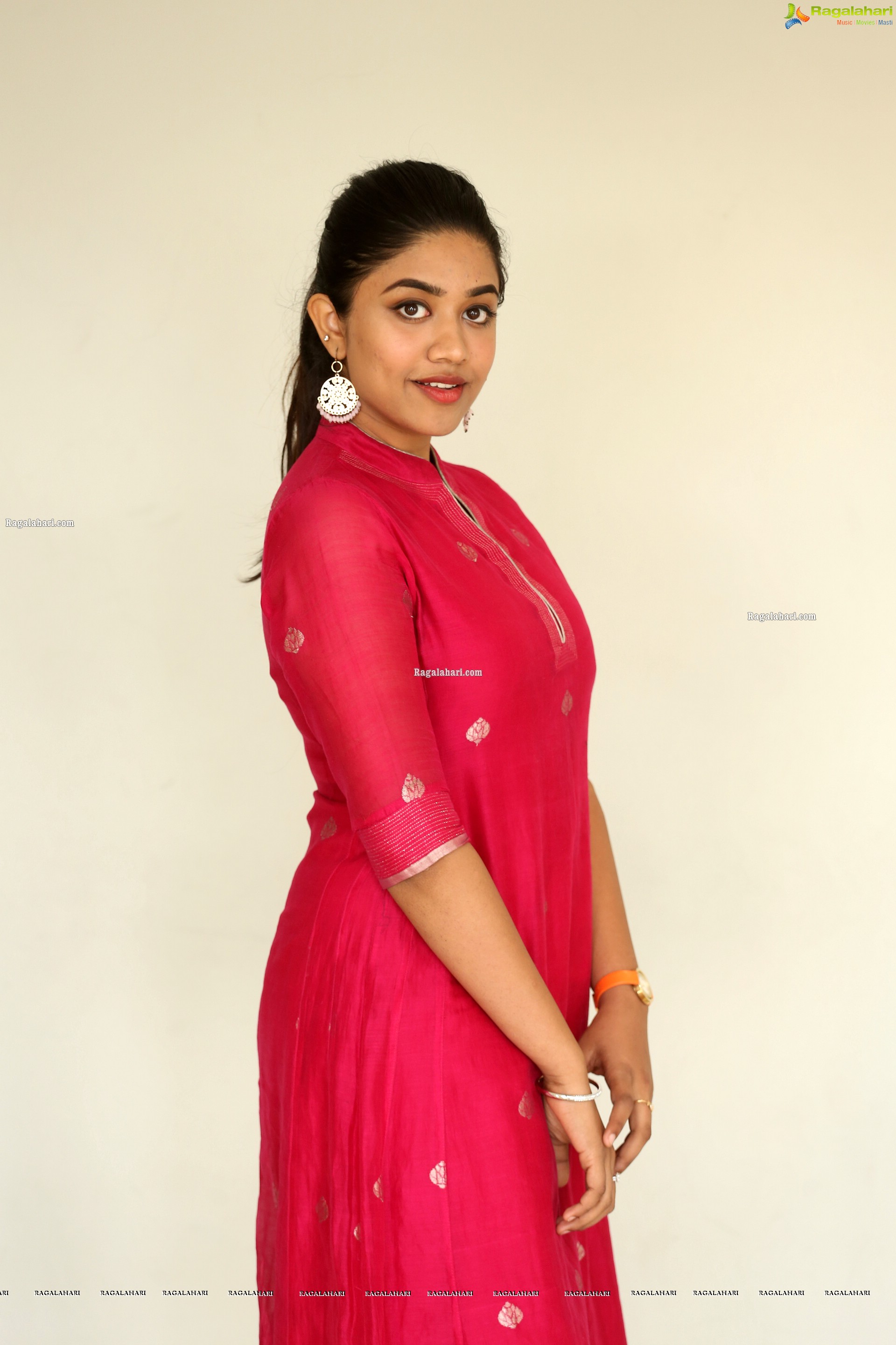 Malavika Satheesan at Choosi Choodangane Movie Press Meet - HD Gallery