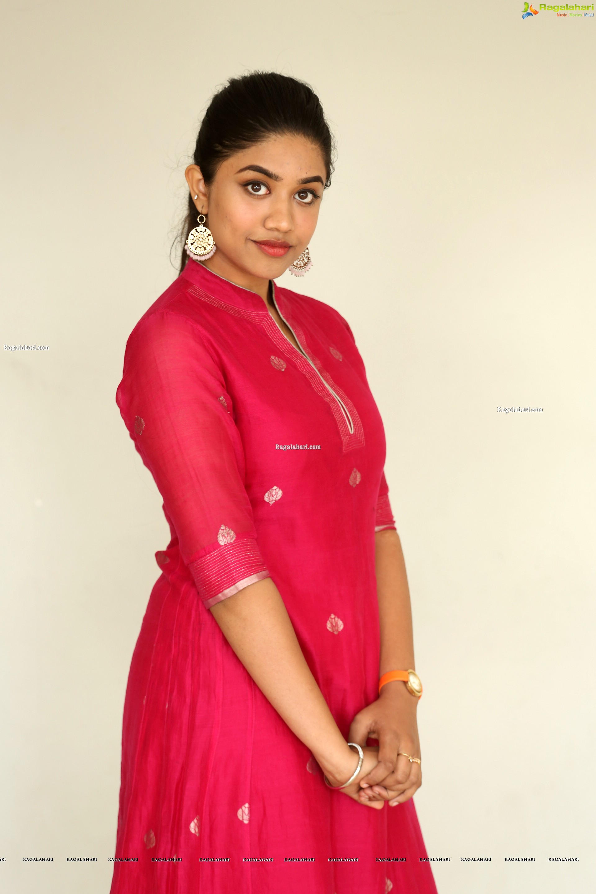 Malavika Satheesan at Choosi Choodangane Movie Press Meet - HD Gallery