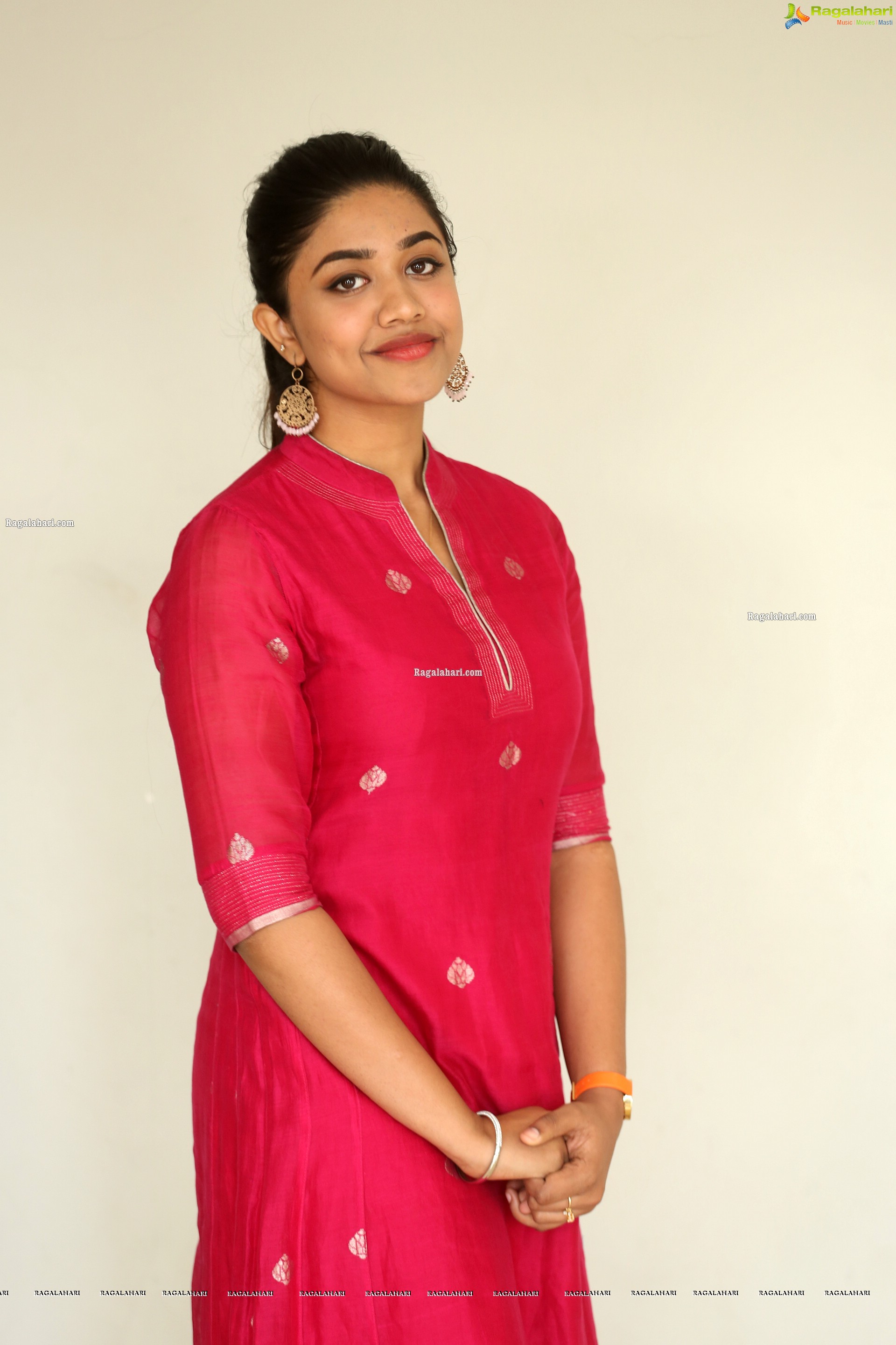 Malavika Satheesan at Choosi Choodangane Movie Press Meet - HD Gallery