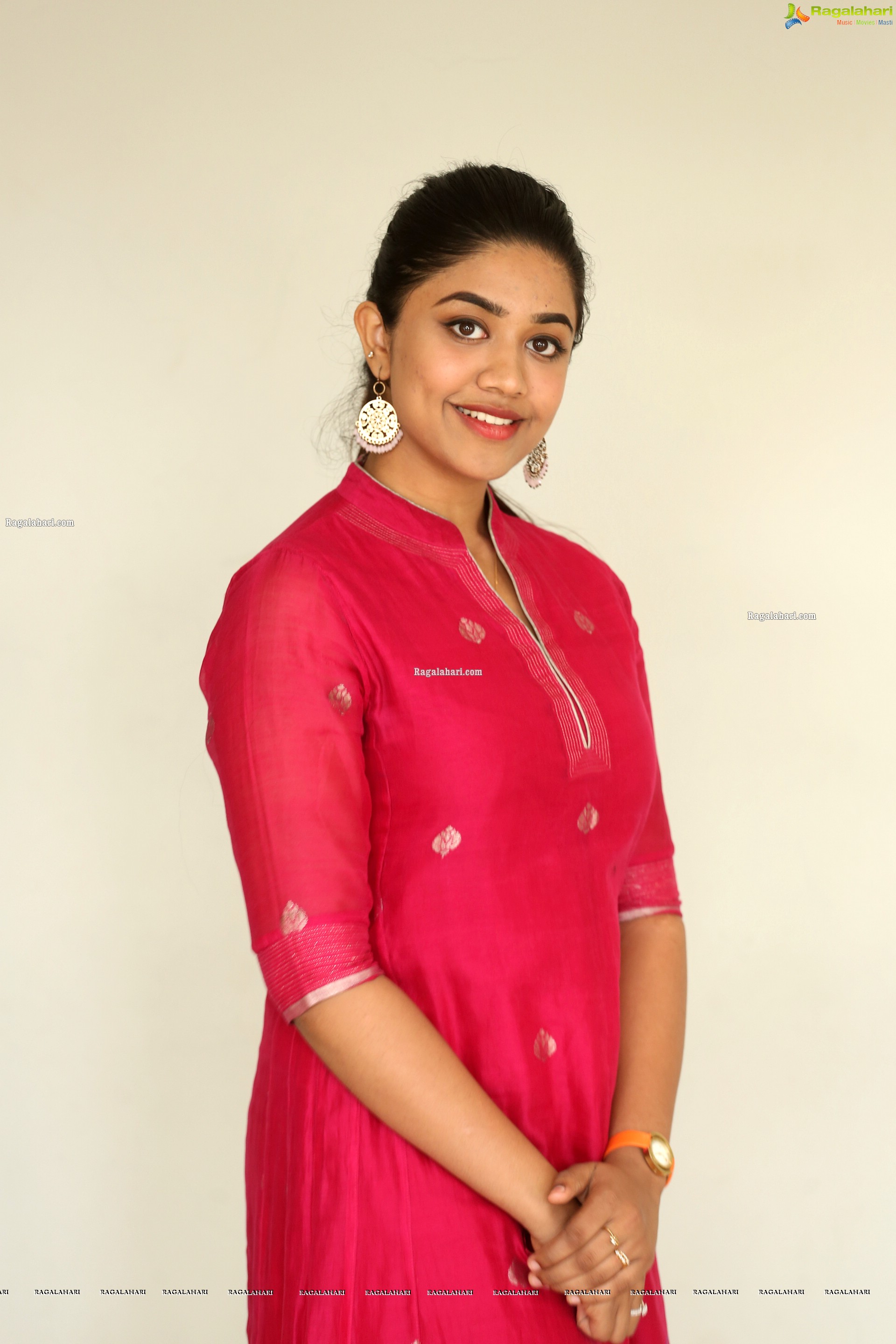 Malavika Satheesan at Choosi Choodangane Movie Press Meet - HD Gallery