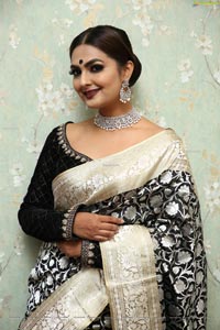 Neha Deshpande at Meenakshi Couture Opening 