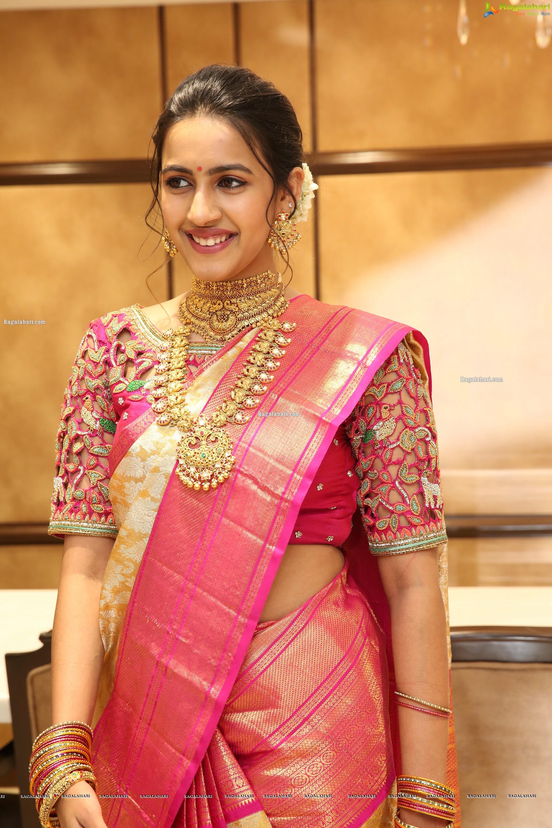 Niharika Konidela at Manepally Jewellers Silverware Section Launch at Its Dilsukhnagar Store - HD Gallery