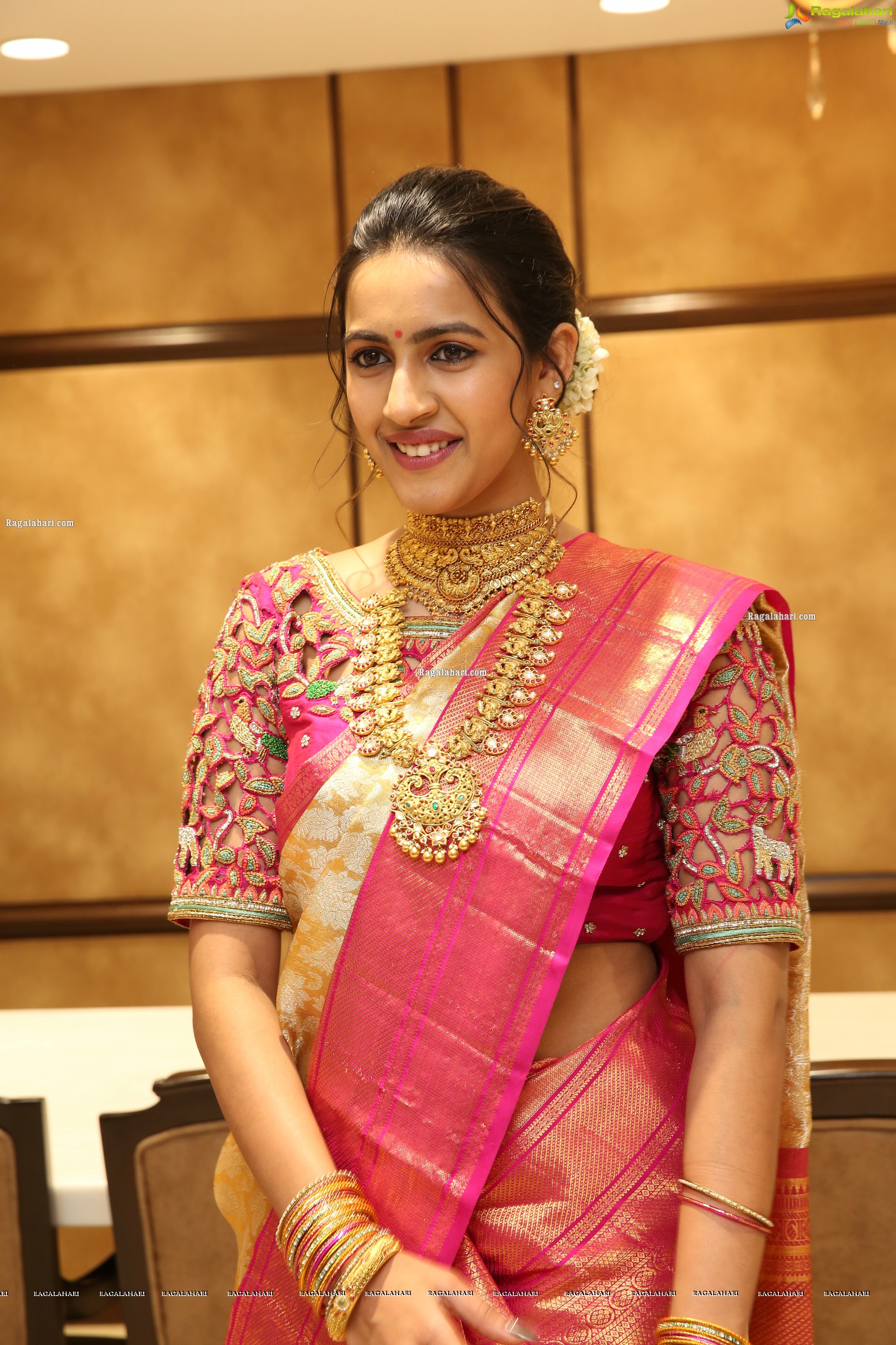 Niharika Konidela at Manepally Jewellers Silverware Section Launch at Its Dilsukhnagar Store - HD Gallery