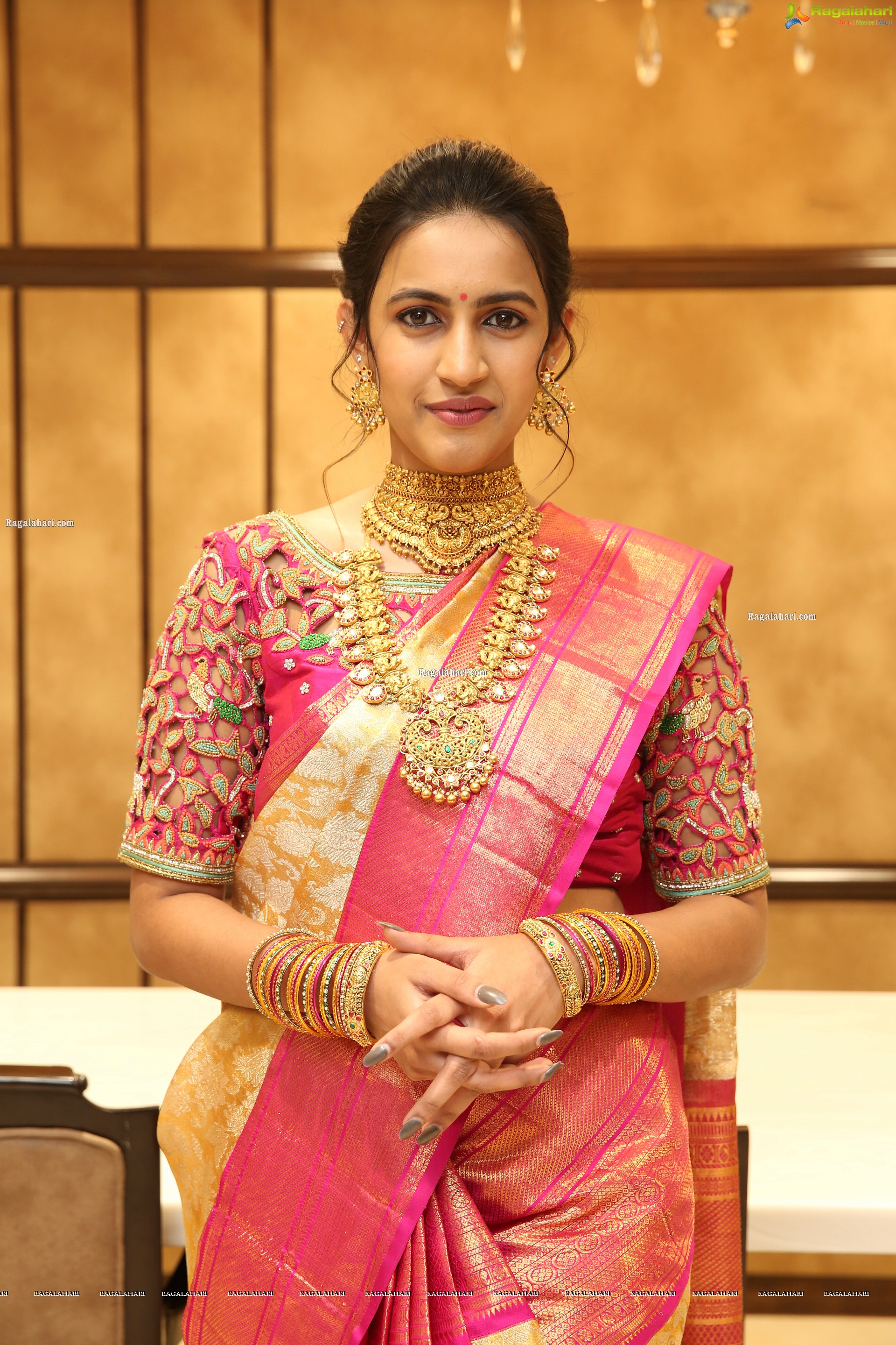 Niharika Konidela at Manepally Jewellers Silverware Section Launch at Its Dilsukhnagar Store - HD Gallery