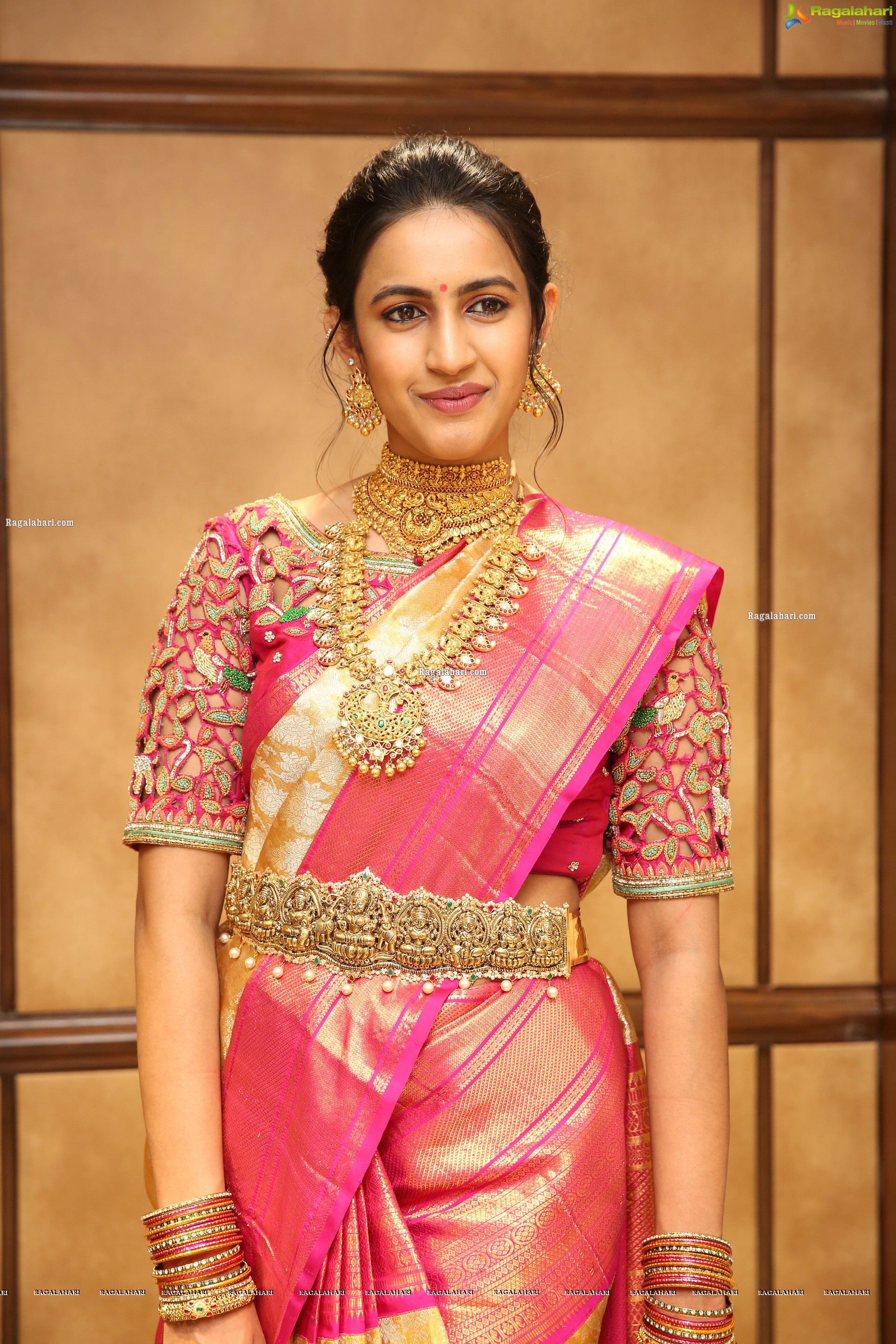 Niharika Konidela at Manepally Jewellers Silverware Section Launch at Its Dilsukhnagar Store - HD Gallery