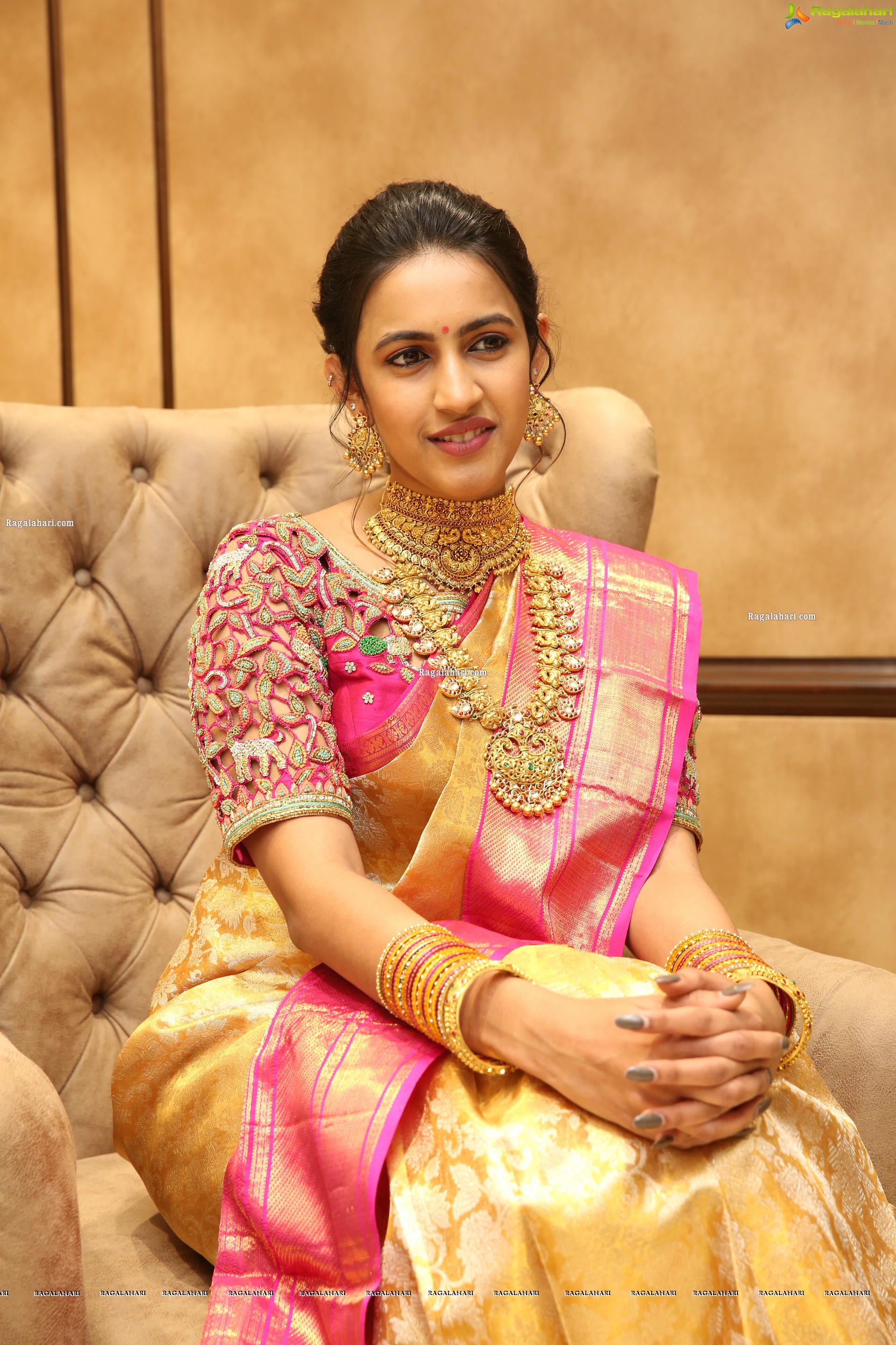 Niharika Konidela at Manepally Jewellers Silverware Section Launch at Its Dilsukhnagar Store - HD Gallery