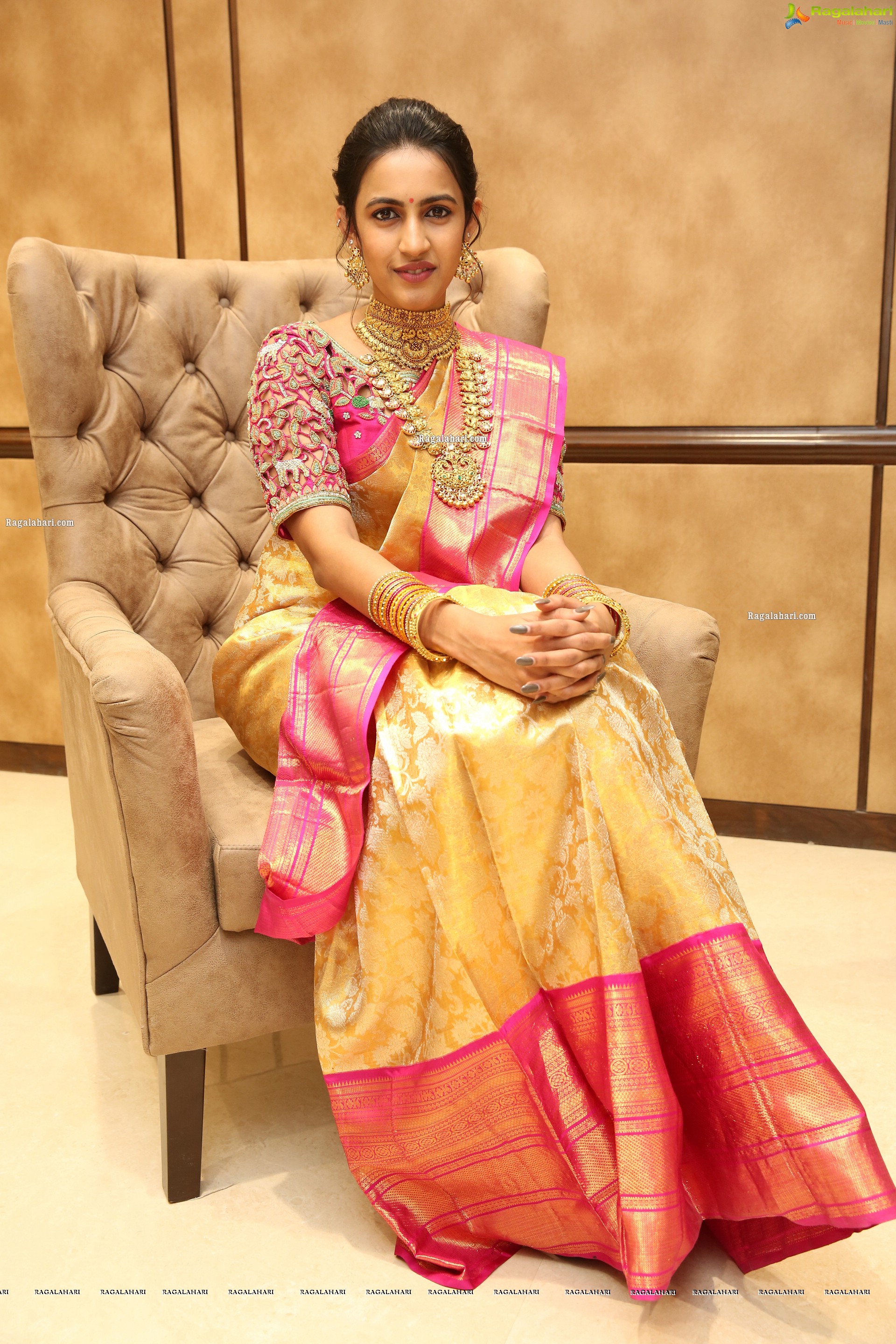 Niharika Konidela at Manepally Jewellers Silverware Section Launch at Its Dilsukhnagar Store - HD Gallery
