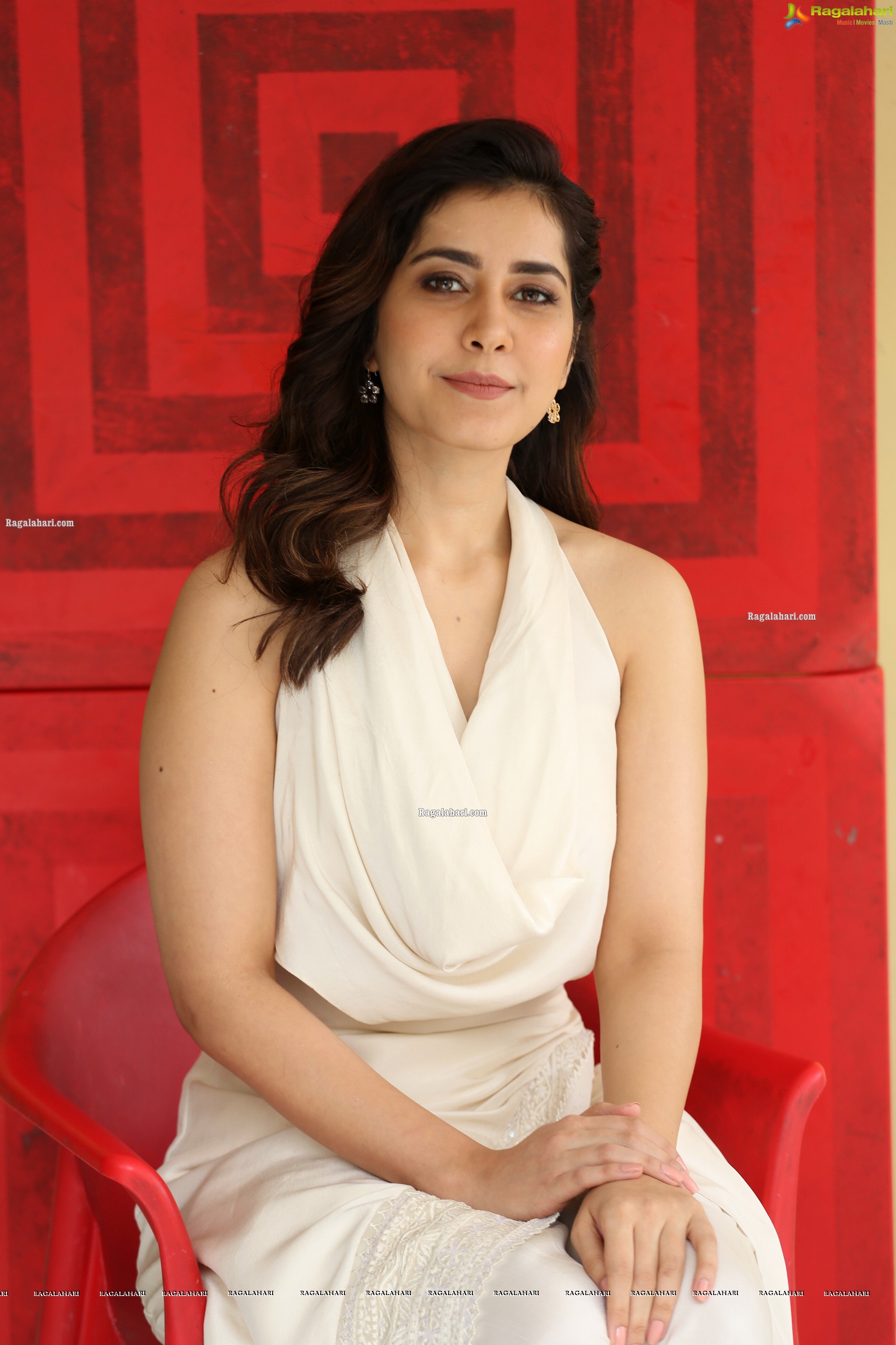 Raashi Khanna at World Famous Lover Movie Interview - HD Gallery