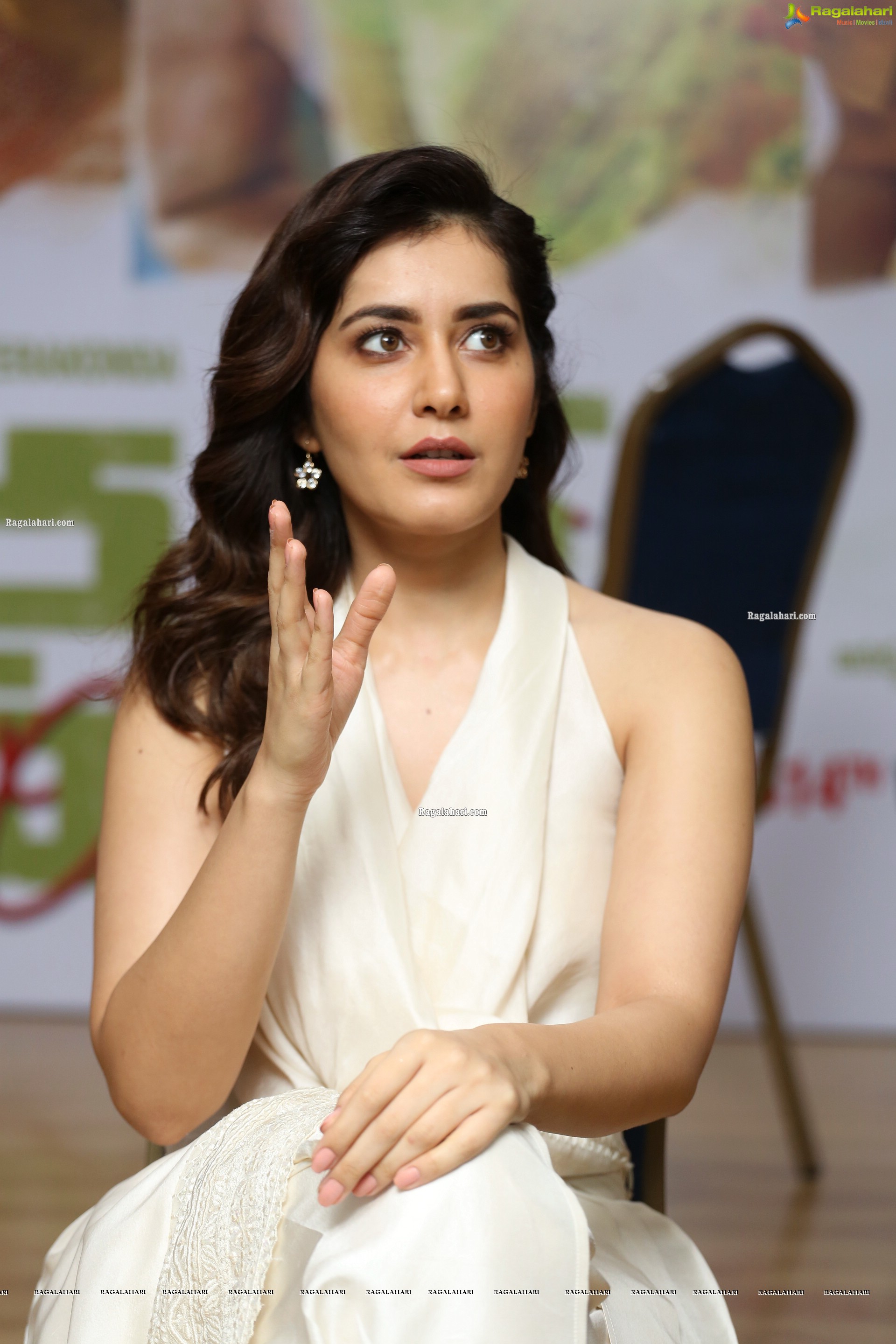 Raashi Khanna at World Famous Lover Movie Interview - HD Gallery