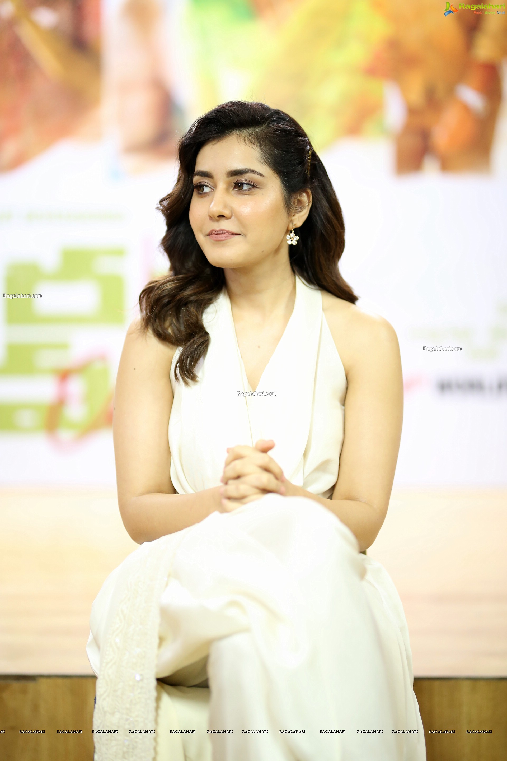 Raashi Khanna at World Famous Lover Movie Interview - HD Gallery