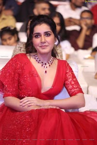 Raashi Khanna at World Famous Lover Pre-Release