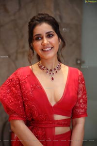 Raashi Khanna at World Famous Lover Pre-Release