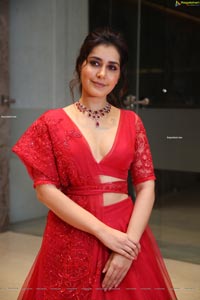 Raashi Khanna at World Famous Lover Pre-Release