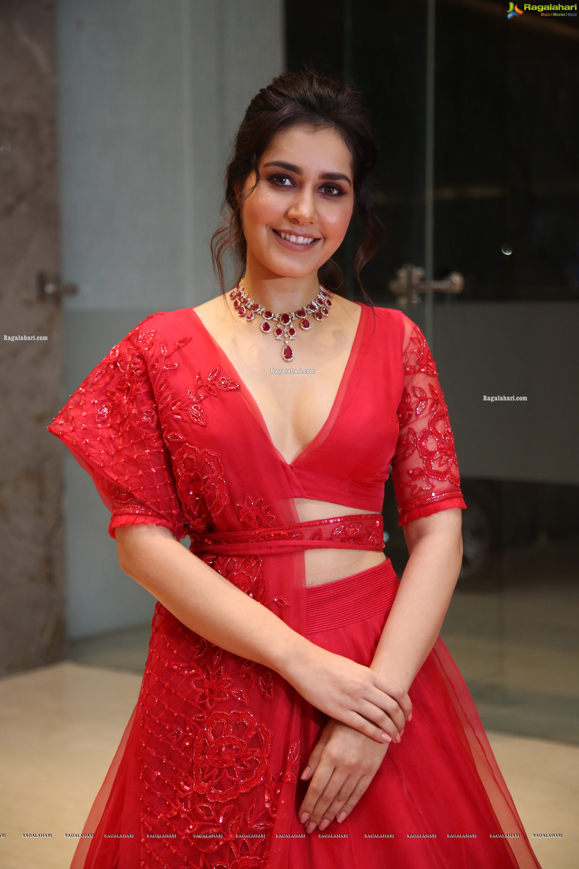 Raashi Khanna at World Famous Lover Movie Pre-Release Event - HD Gallery