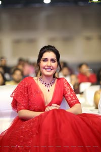 Raashi Khanna at World Famous Lover Pre-Release