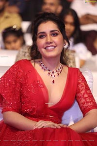 Raashi Khanna at World Famous Lover Pre-Release