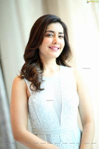 Raashi Khanna at World Famous Lover Trailer Launch