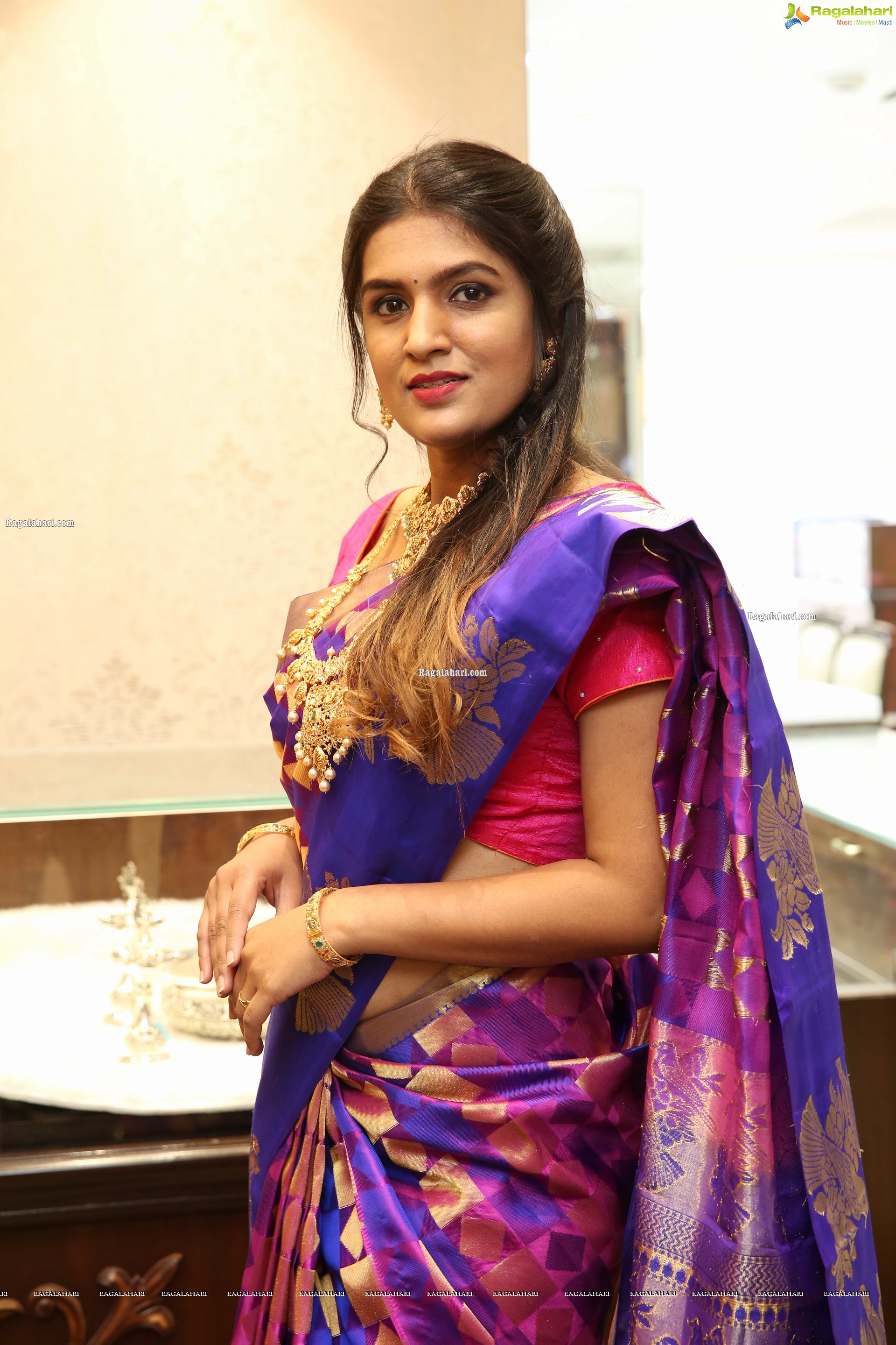 Ritu Biradar at Manepally Jewellers Silverware Section Launch at Its Dilsukhnagar Store - HD Gallery