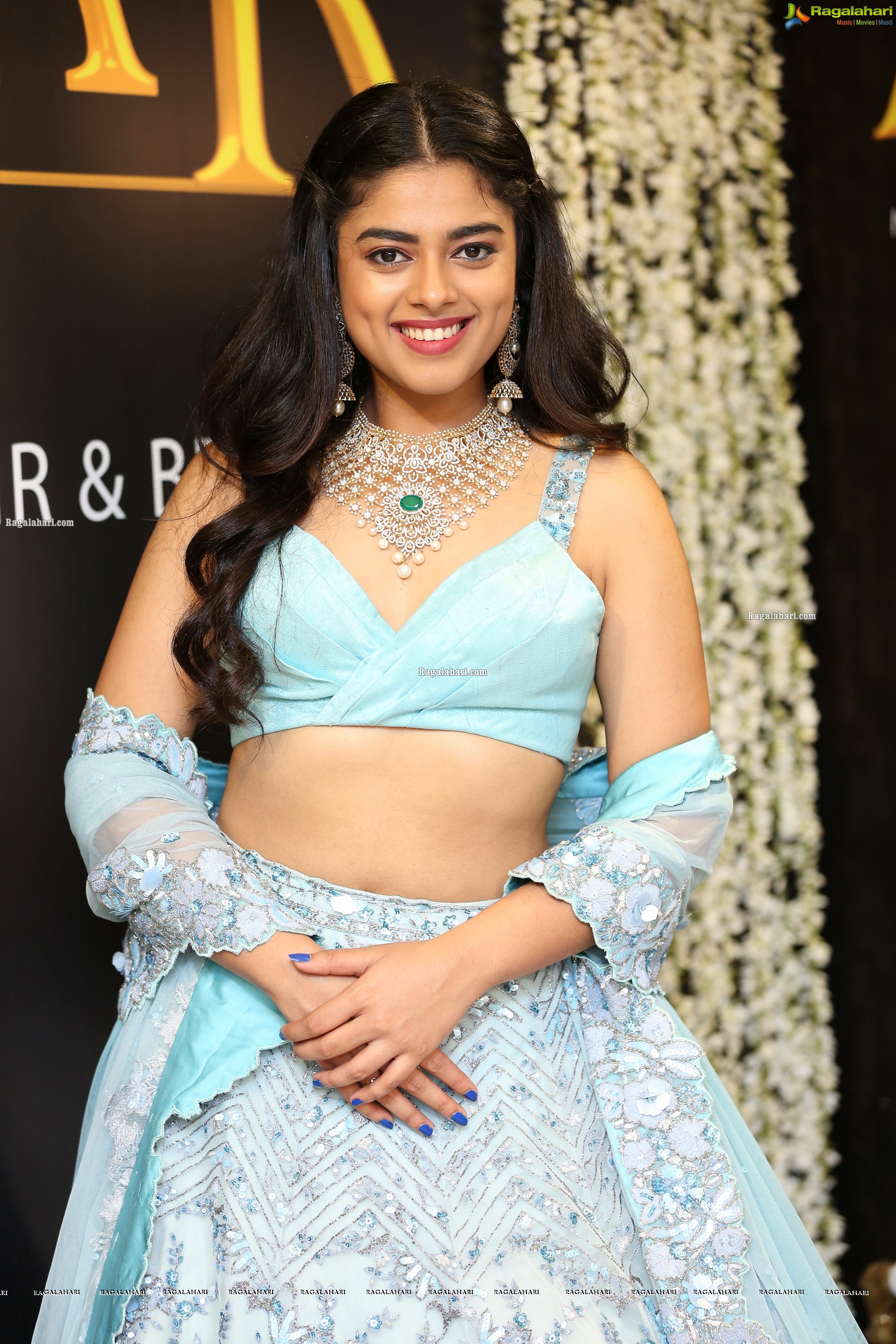 Siddhi Idnani at Alankar Makeup Studio & Academy Opening - HD Gallery