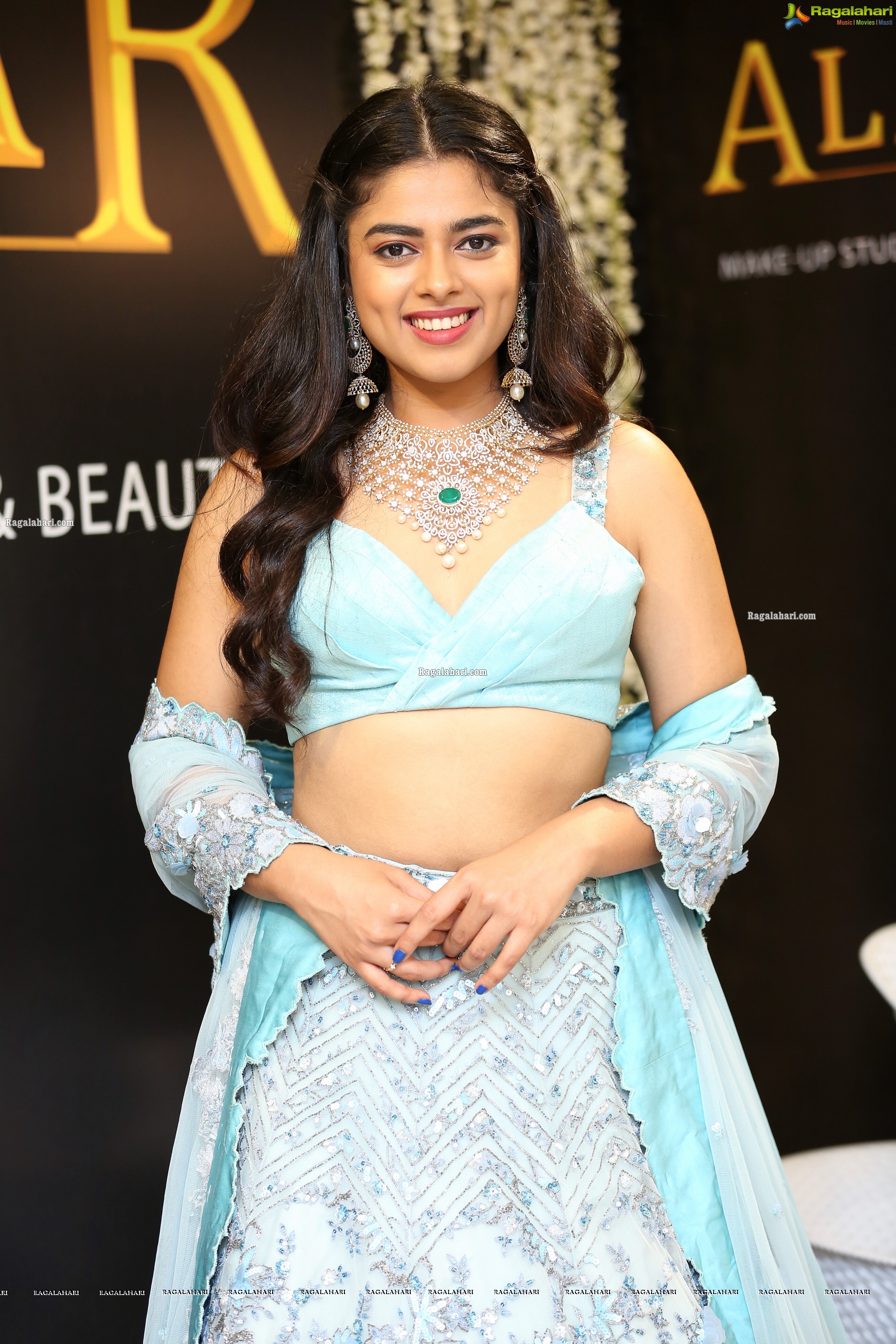 Siddhi Idnani at Alankar Makeup Studio & Academy Opening - HD Gallery