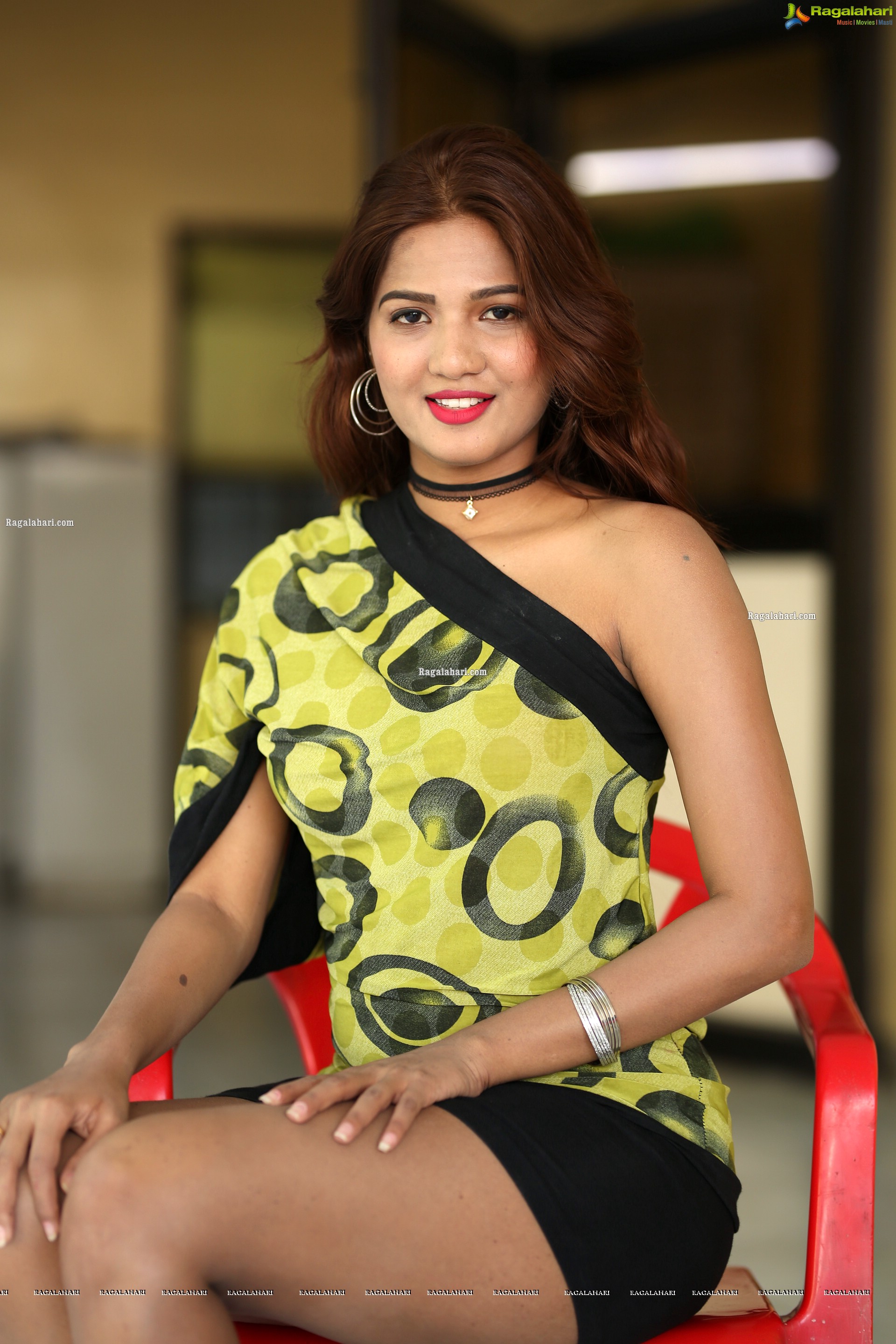 Sravani Nikki at Life Anubhavinchu Raja Movie Success Meet HD Gallery, Images