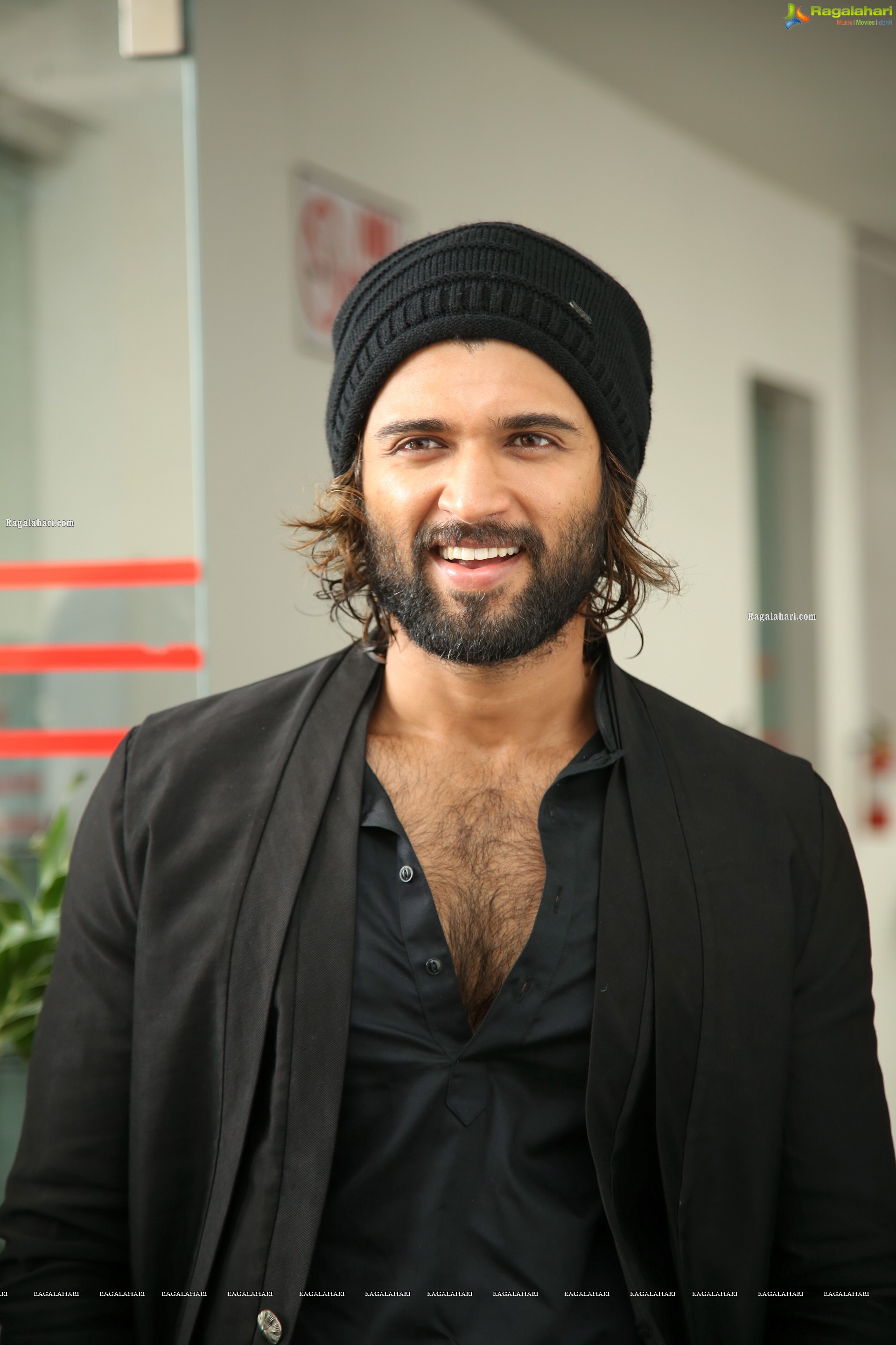 Vijay Deverakonda at World Famous Lover Movie Interview - HD Gallery