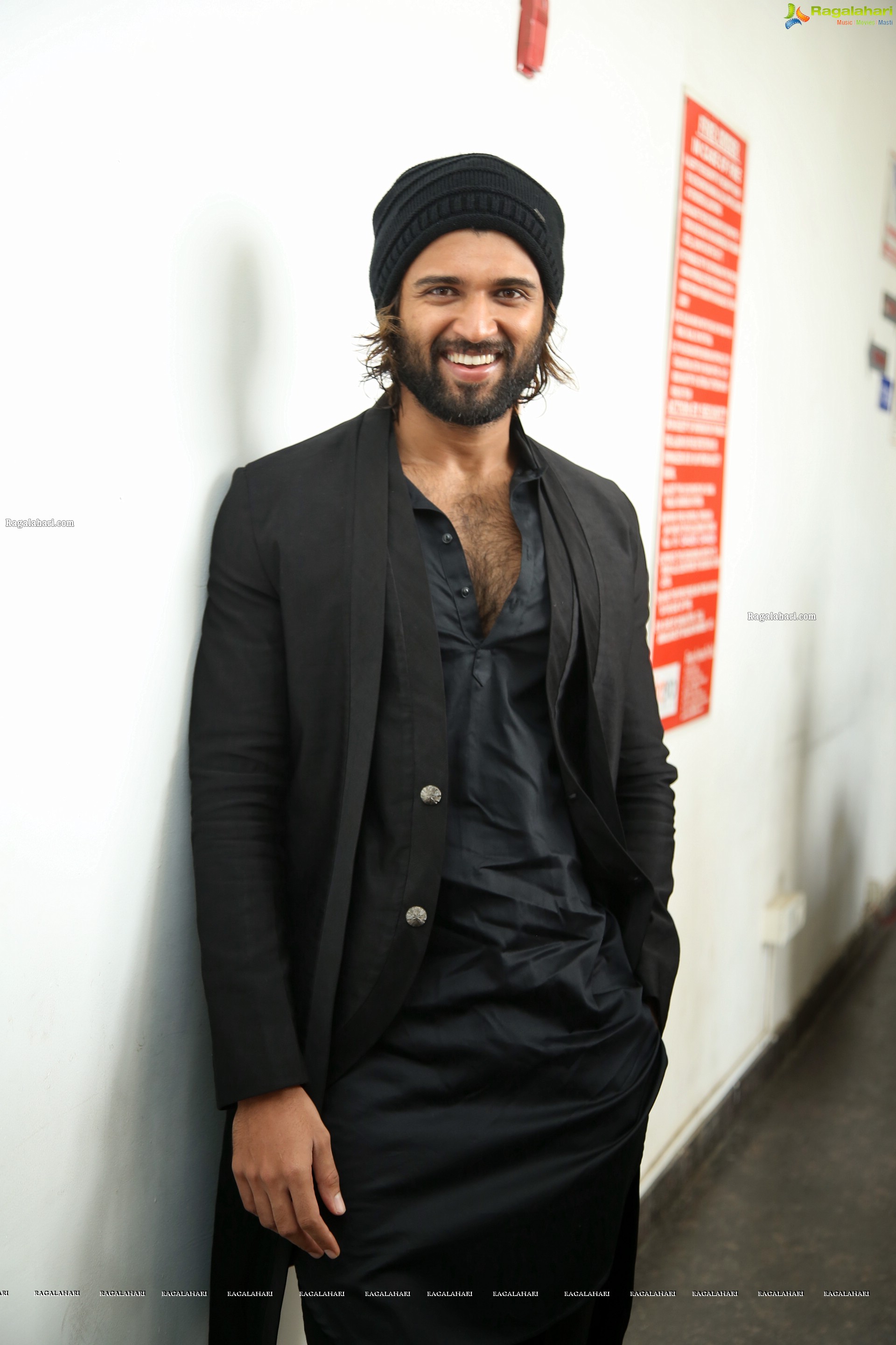 Vijay Deverakonda at World Famous Lover Movie Interview - HD Gallery