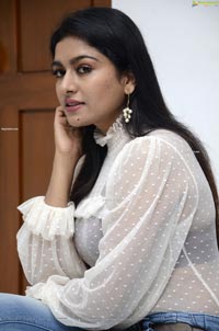 Akshatha Srinivas at Surabhi 70MM Movie Interview