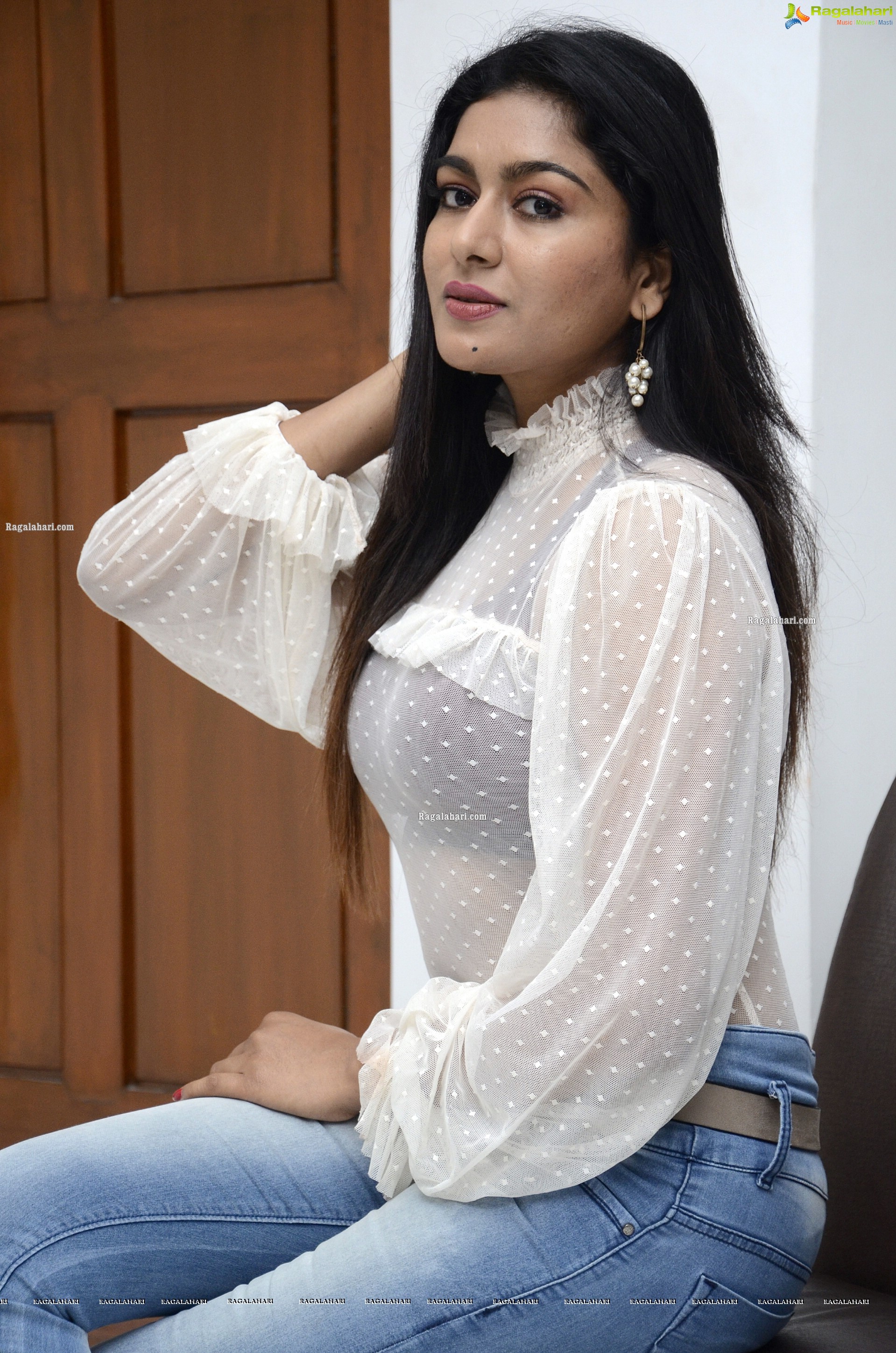 Akshatha Srinivas at MMOF Movie Interview, HD Photo Gallery