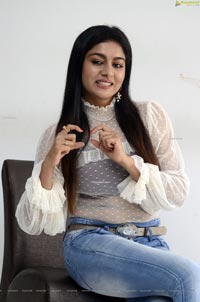 Akshatha Srinivas at Surabhi 70MM Movie Interview