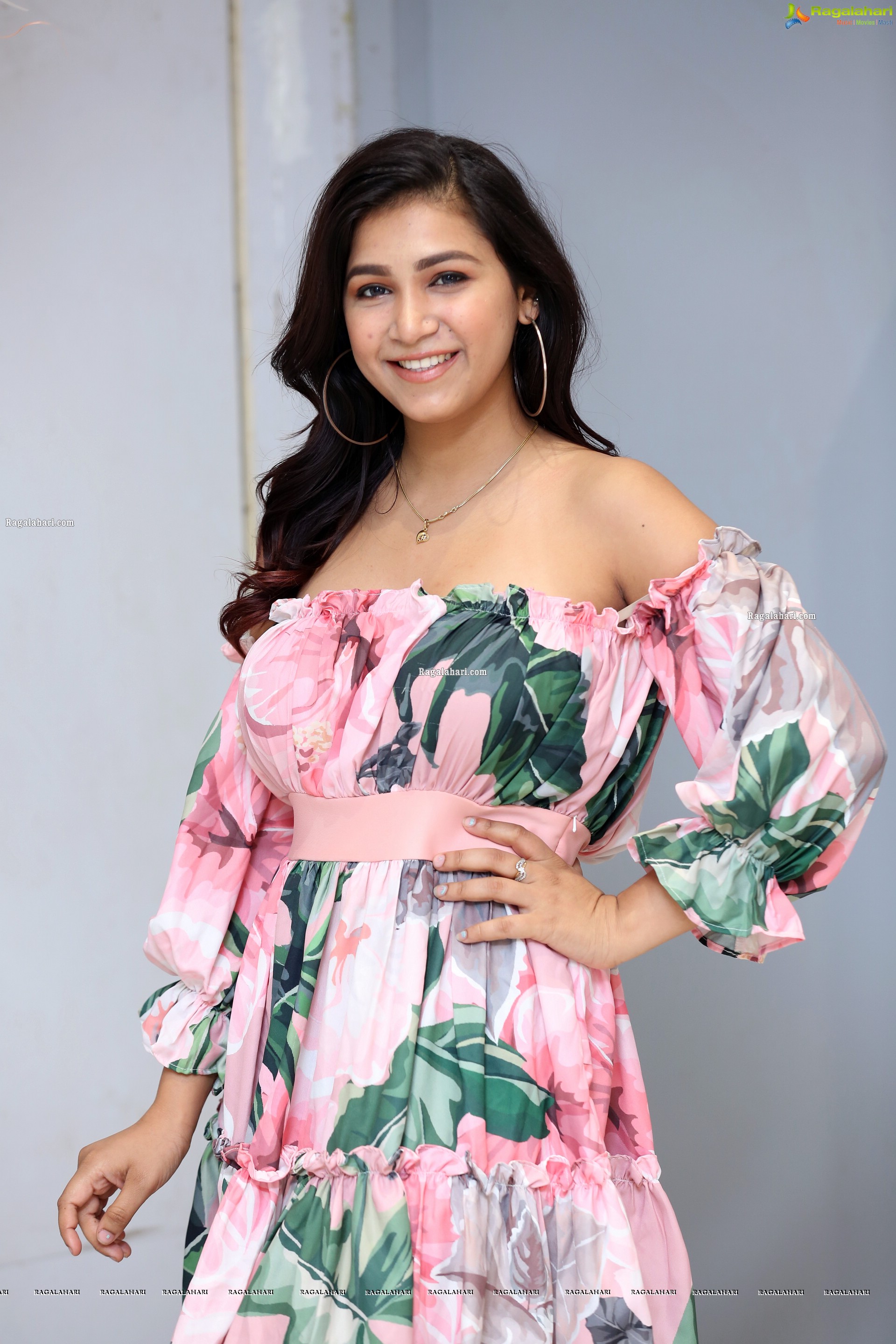 Divya Pandey at Podarillu Fruits & Vegetables 2nd Outlet Launch, HD Photo Gallery
