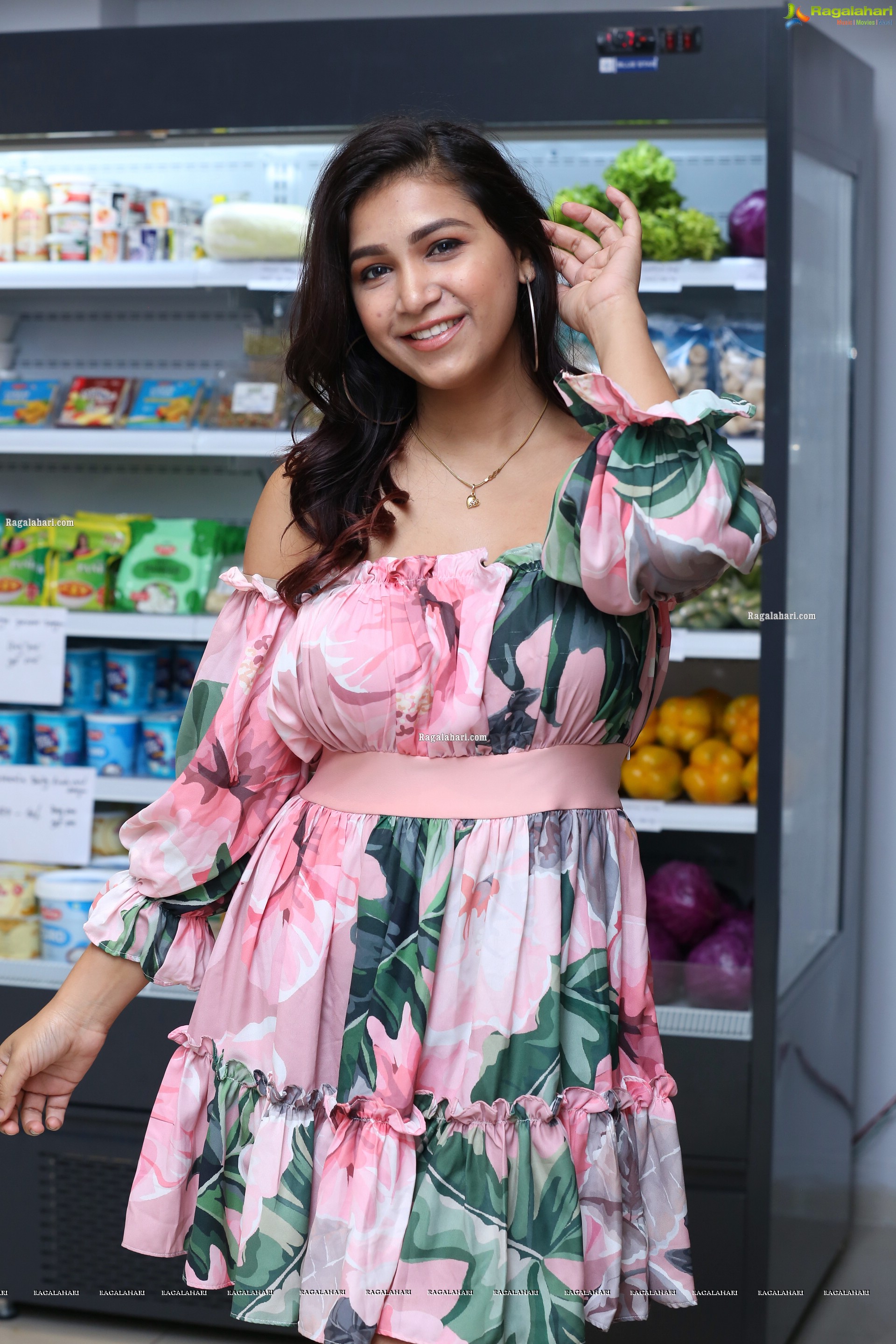 Divya Pandey at Podarillu Fruits & Vegetables 2nd Outlet Launch, HD Photo Gallery