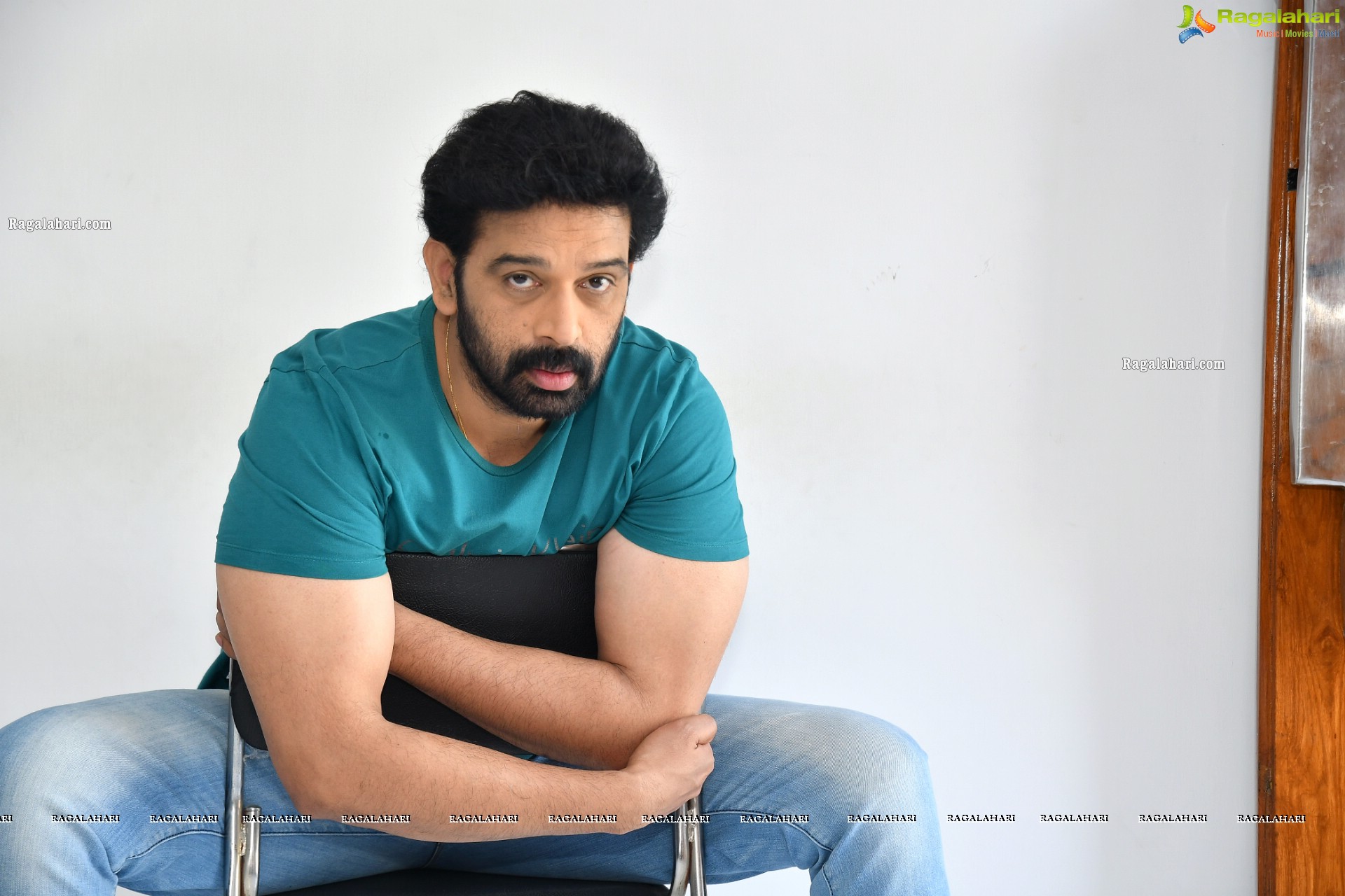 JD Chakravarthy at MMOF Movie Interview, HD Photo Gallery