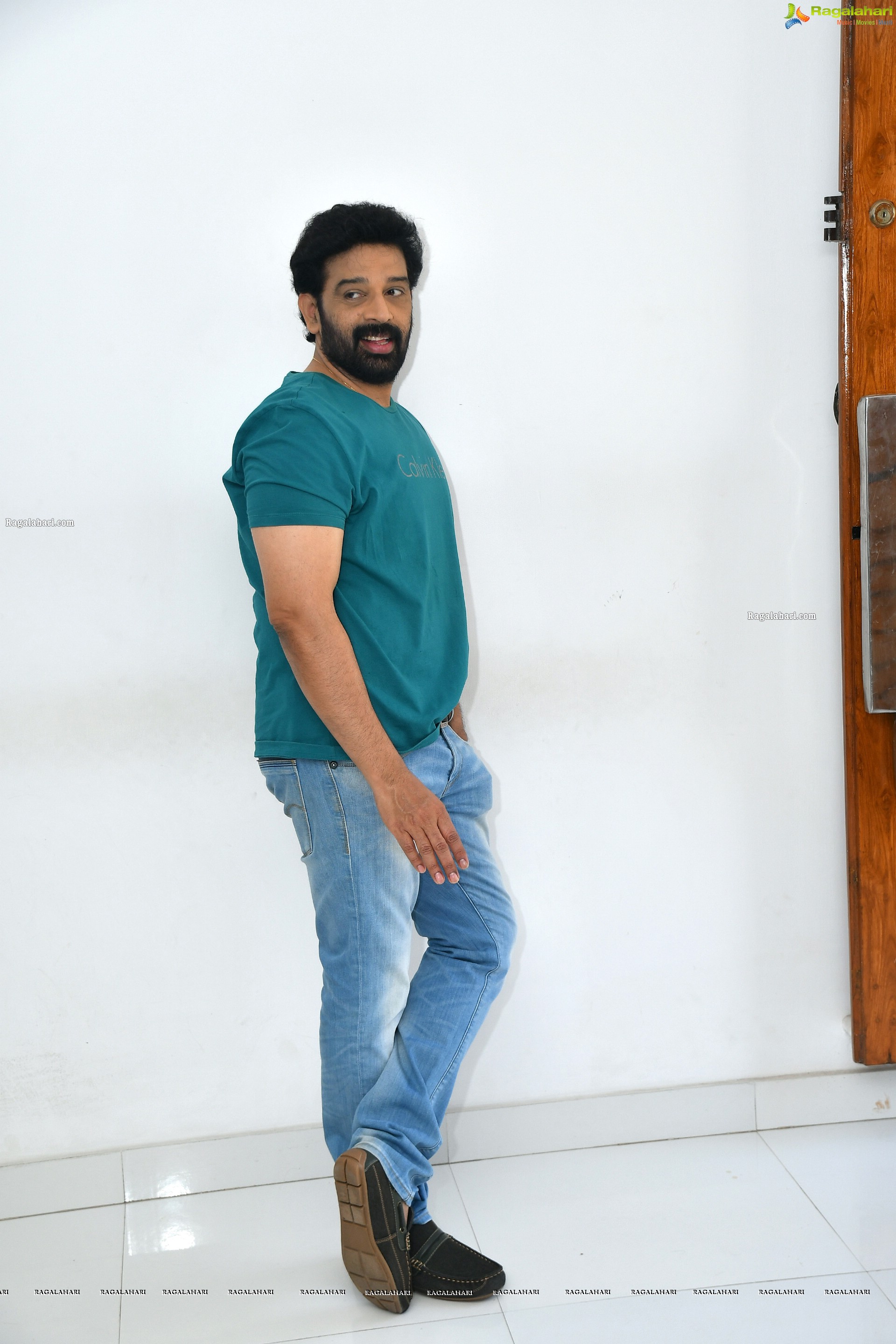 JD Chakravarthy at MMOF Movie Interview, HD Photo Gallery