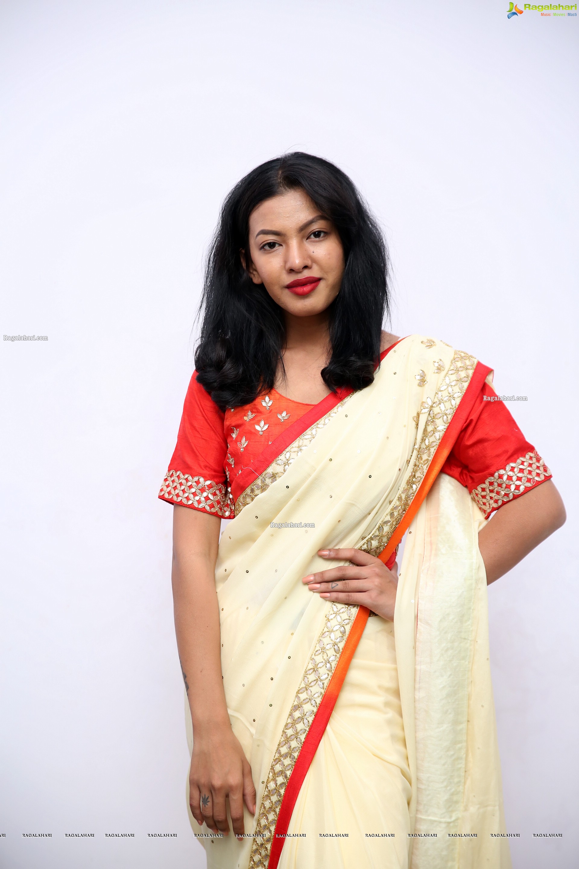 Kavita Mahatho in Beautiful Designer Saree, HD Photo Gallery