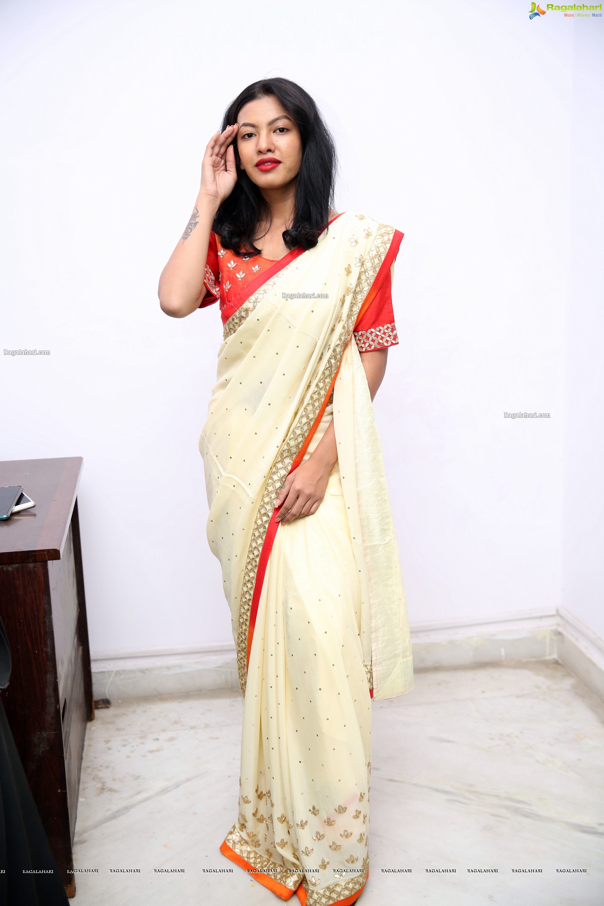 Kavita Mahatho in Beautiful Designer Saree, HD Photo Gallery