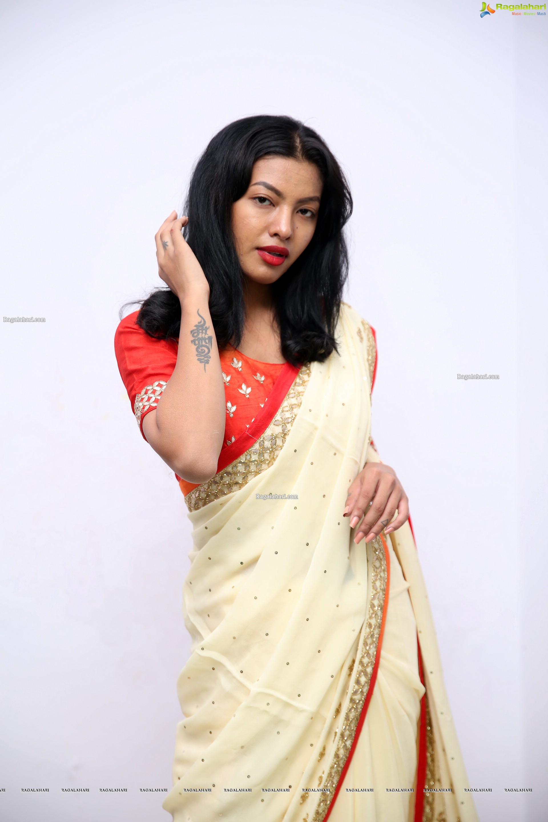 Kavita Mahatho in Beautiful Designer Saree, HD Photo Gallery